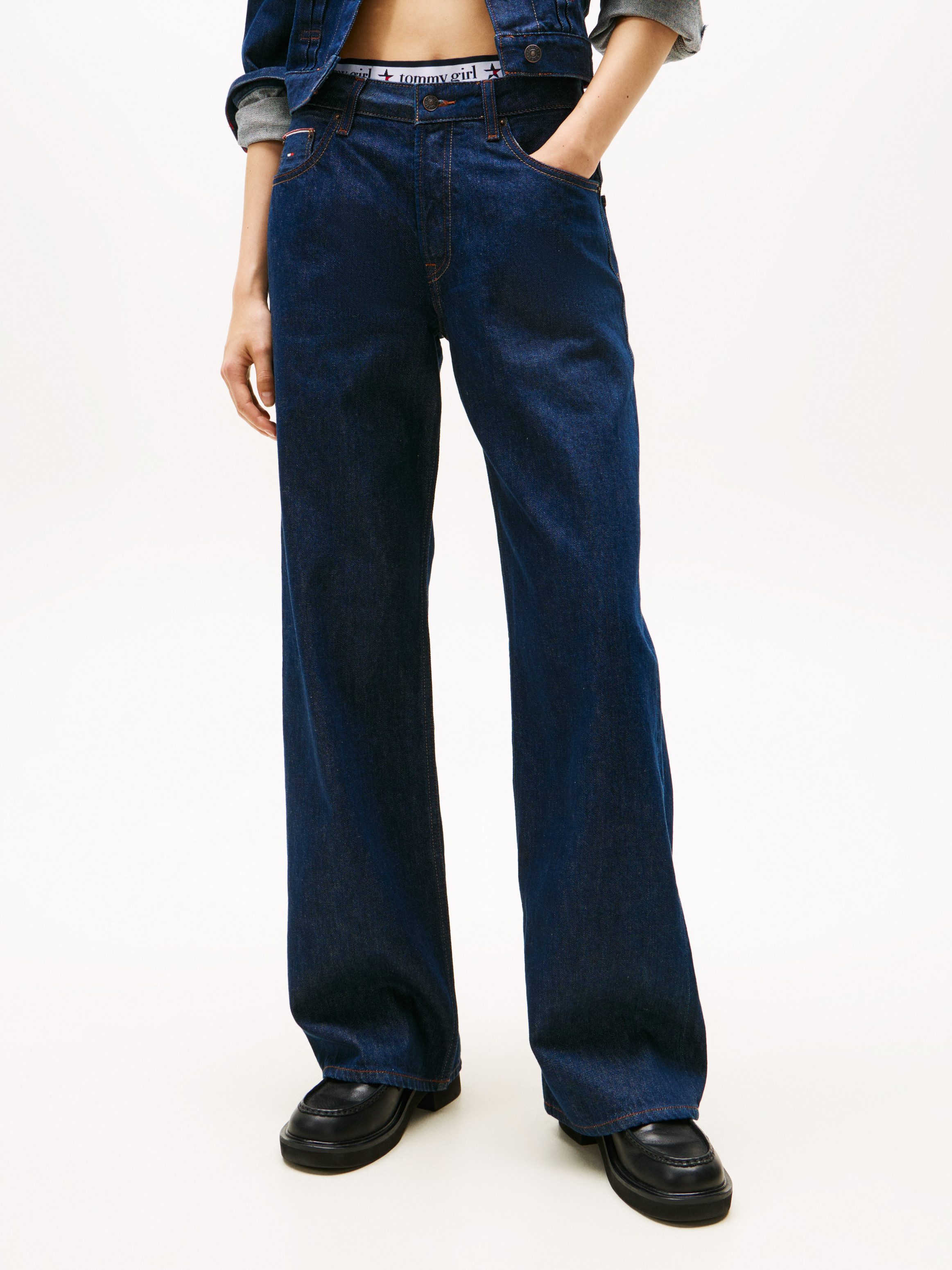 Tommy Jeans Relax-fit-Jeans MIA MR RLXD STR in blauer Waschung, mit Hammerschlaufe