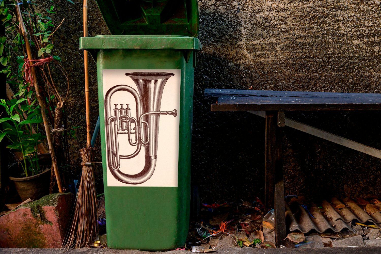 Sticker, St), MuchoWow antike Illustration Eine Mülleimer-aufkleber, Wandsticker Container, Abfalbehälter Tuba Mülltonne, (1 einer