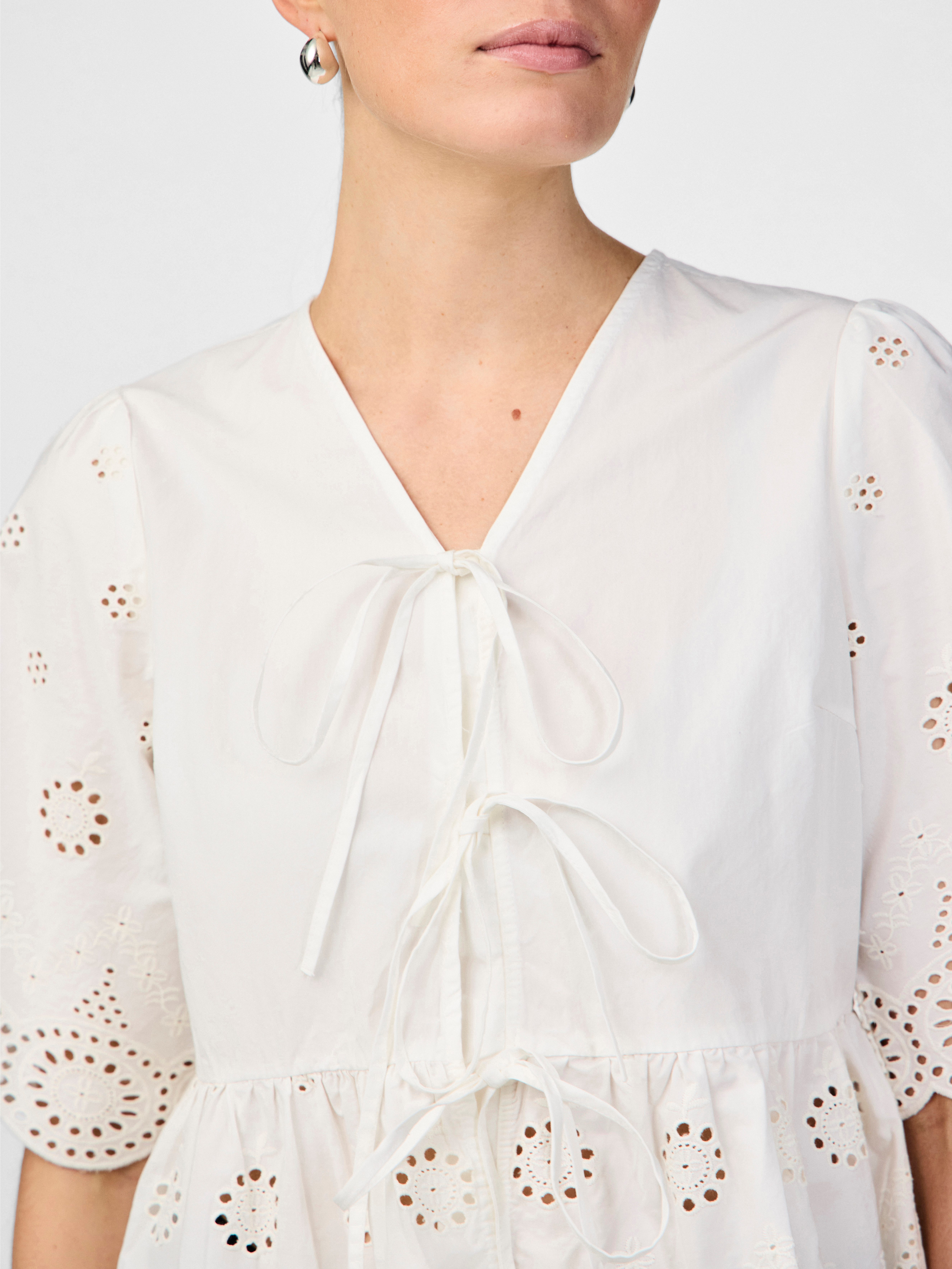 Y.A.S Spitzenbluse YASCORNELIA 2/4 TIE TOP S. NOOS Baumwolle, regular fit