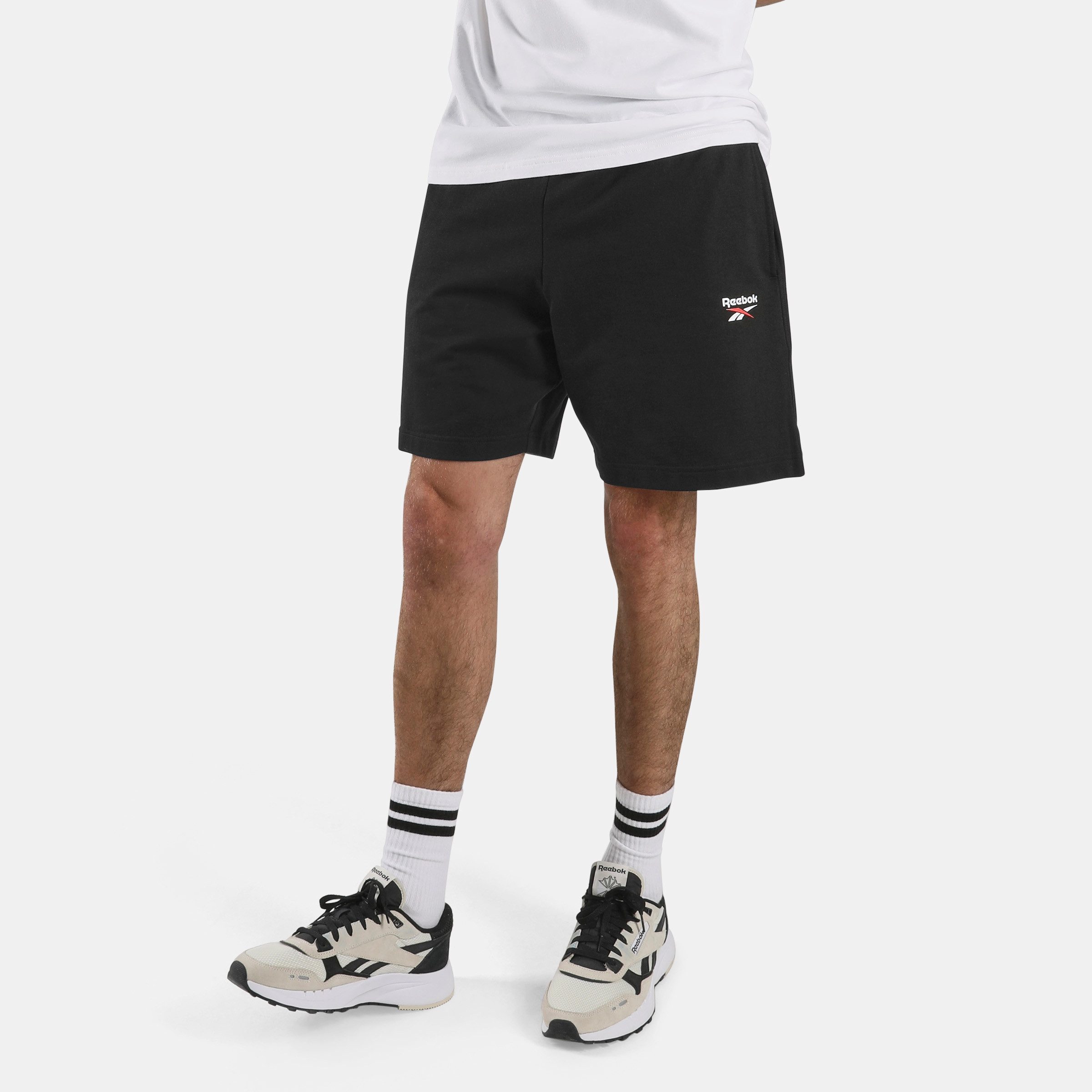 Reebok Sweatshorts ID SMALL LOGO SHORTS sportlicher Stil