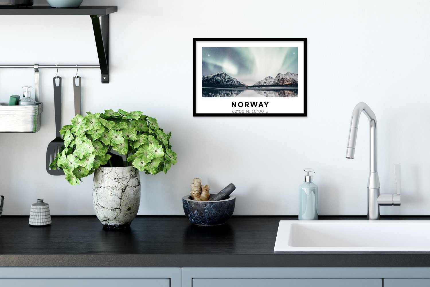 MuchoWow Poster Norwegen - Nordlichter Wandposter, Wasser, Bilderrahmen - Schwarzem (1 St), Gerahmtes Bilder, Wanddeko, Poster