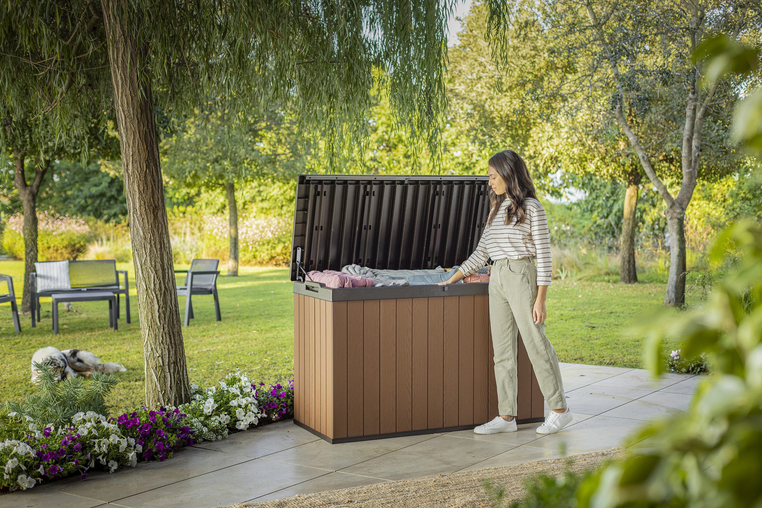 Keter Gartenbox "Darwin" 662 Liter naturgetreue Holzoptik Deckel bis 300 kg belastbar, abschließbar