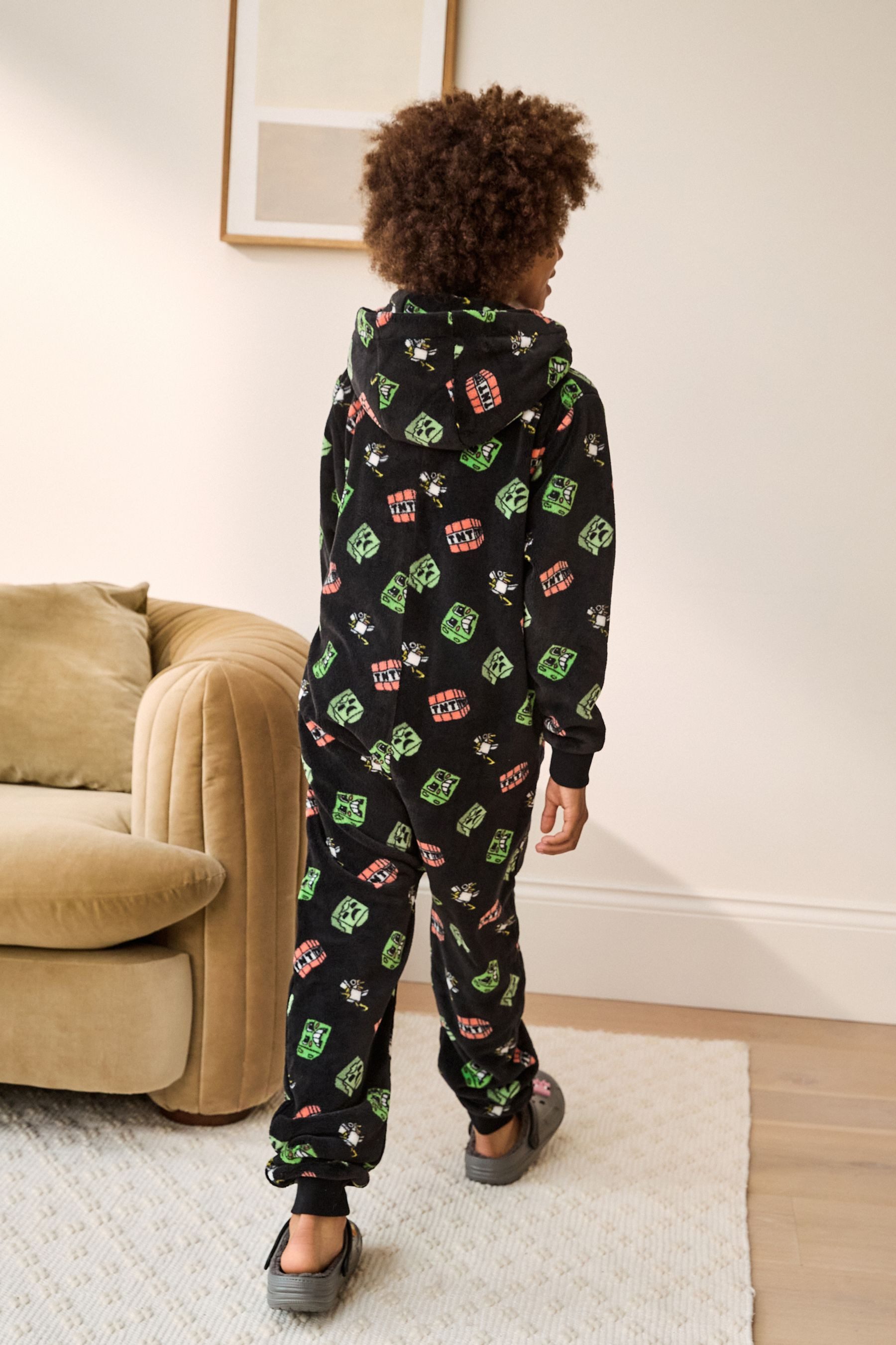 Next Jumpsuit Lizenzierter Einteiler aus Fleece (1-tlg)