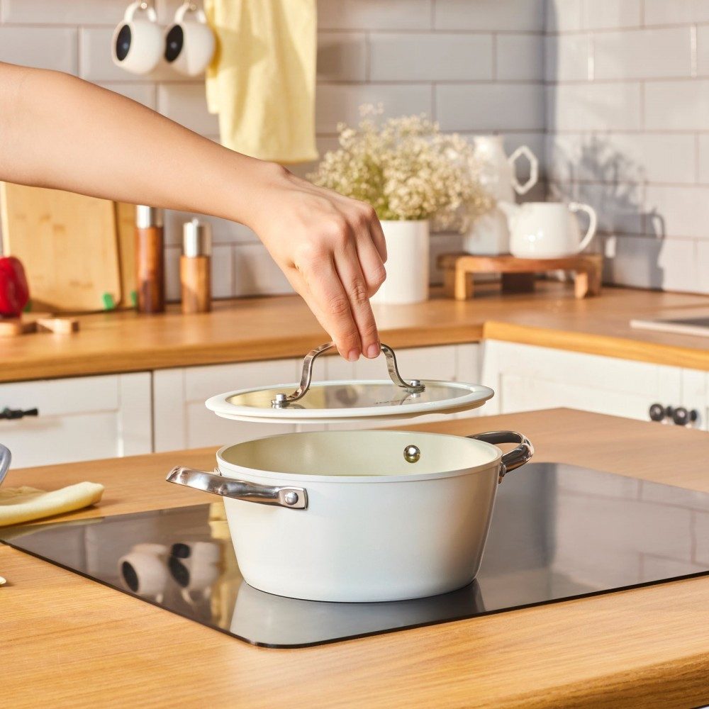 Karaca Kochtopf Karaca Swiss Crystal Almond Cream Stielkasserolle 20 cm