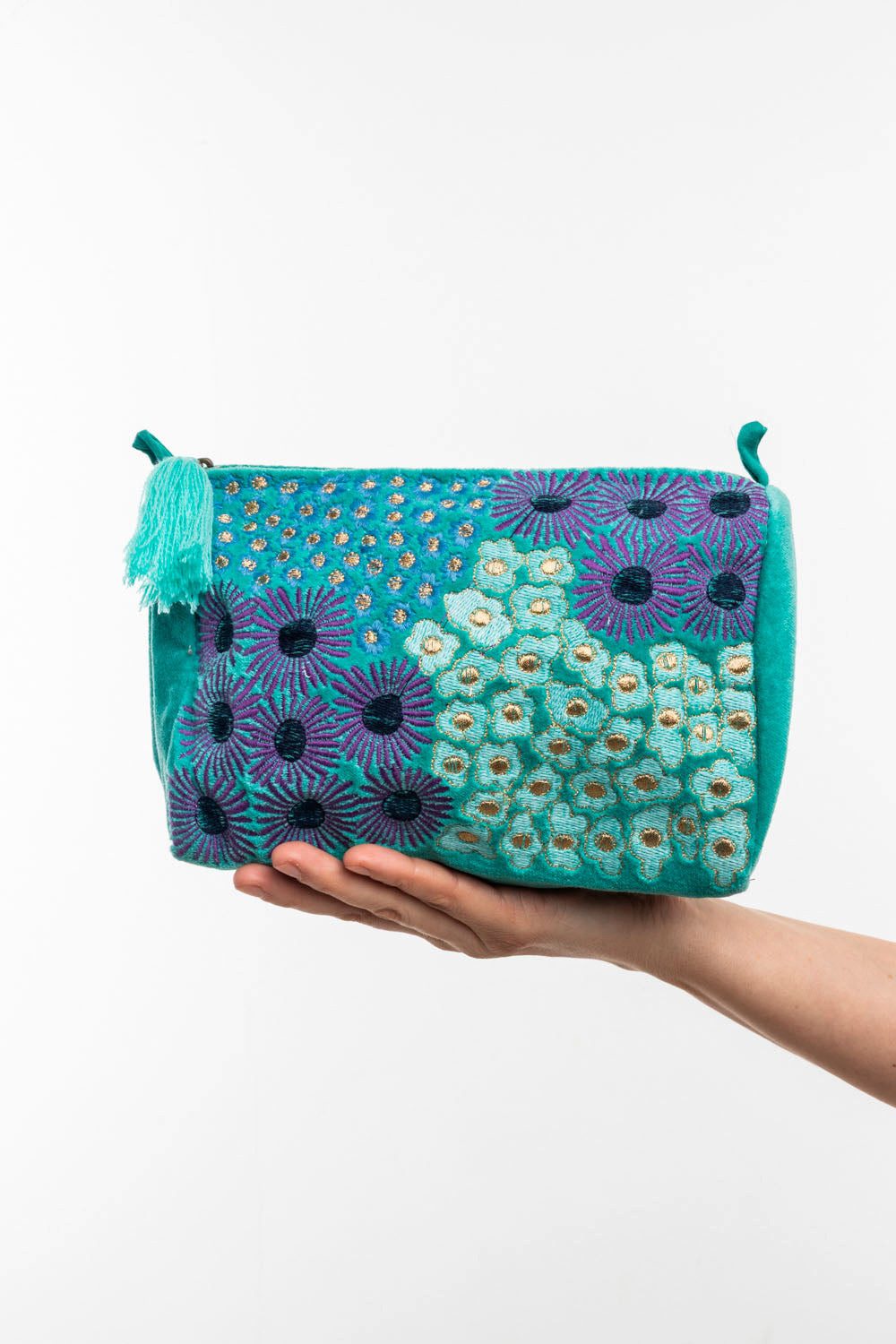Tranquillo Kosmetiktasche Kosmetiktasche VELVET BLOSSOMS - klein, Samtige Oberfläche mit aufwendiger Stickerei und Quasten-Zipper