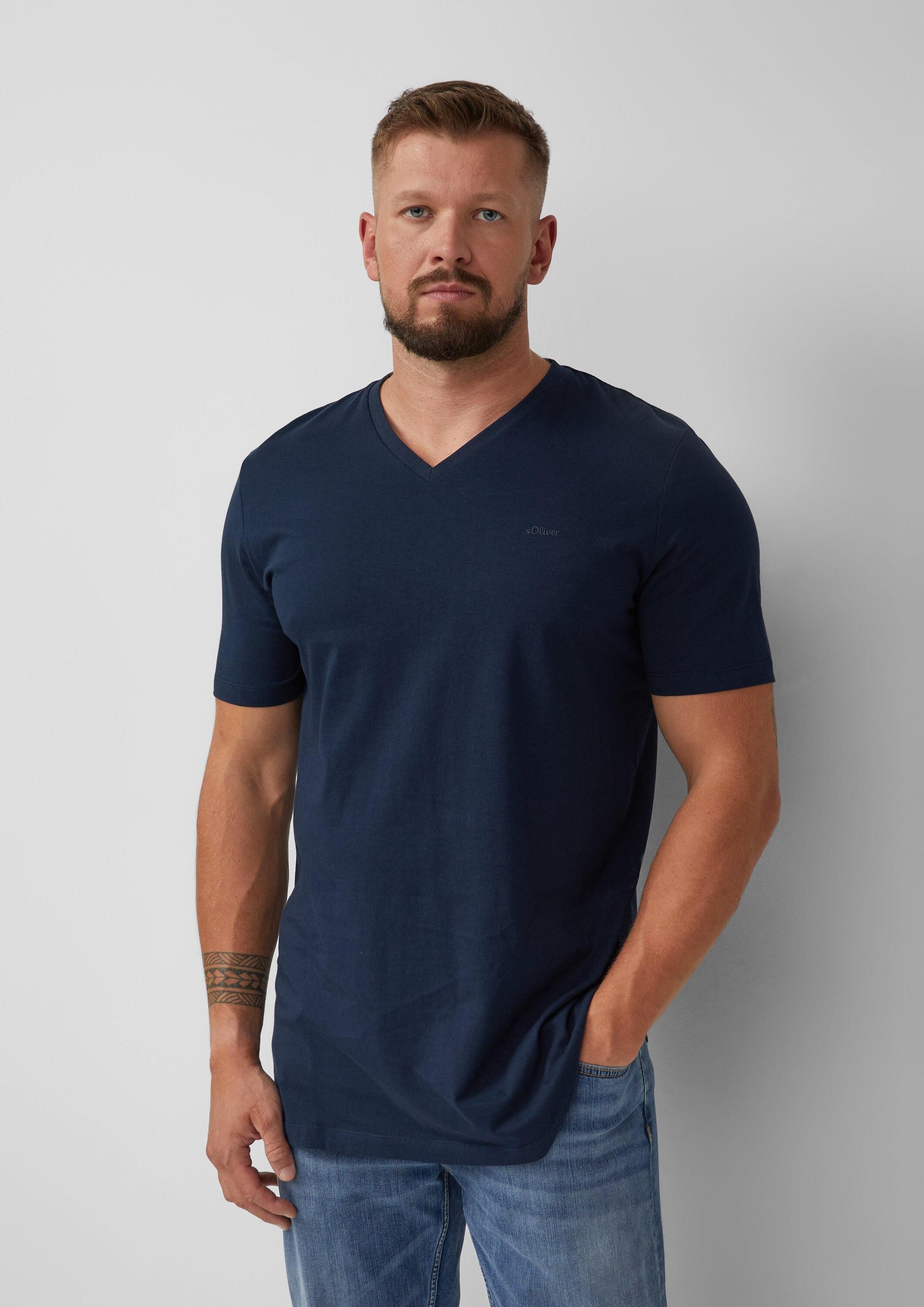 s.Oliver Kurzarmshirt T-Shirt Baumwoll-T-Shirt mit V-Ausschnitt und Logoprint