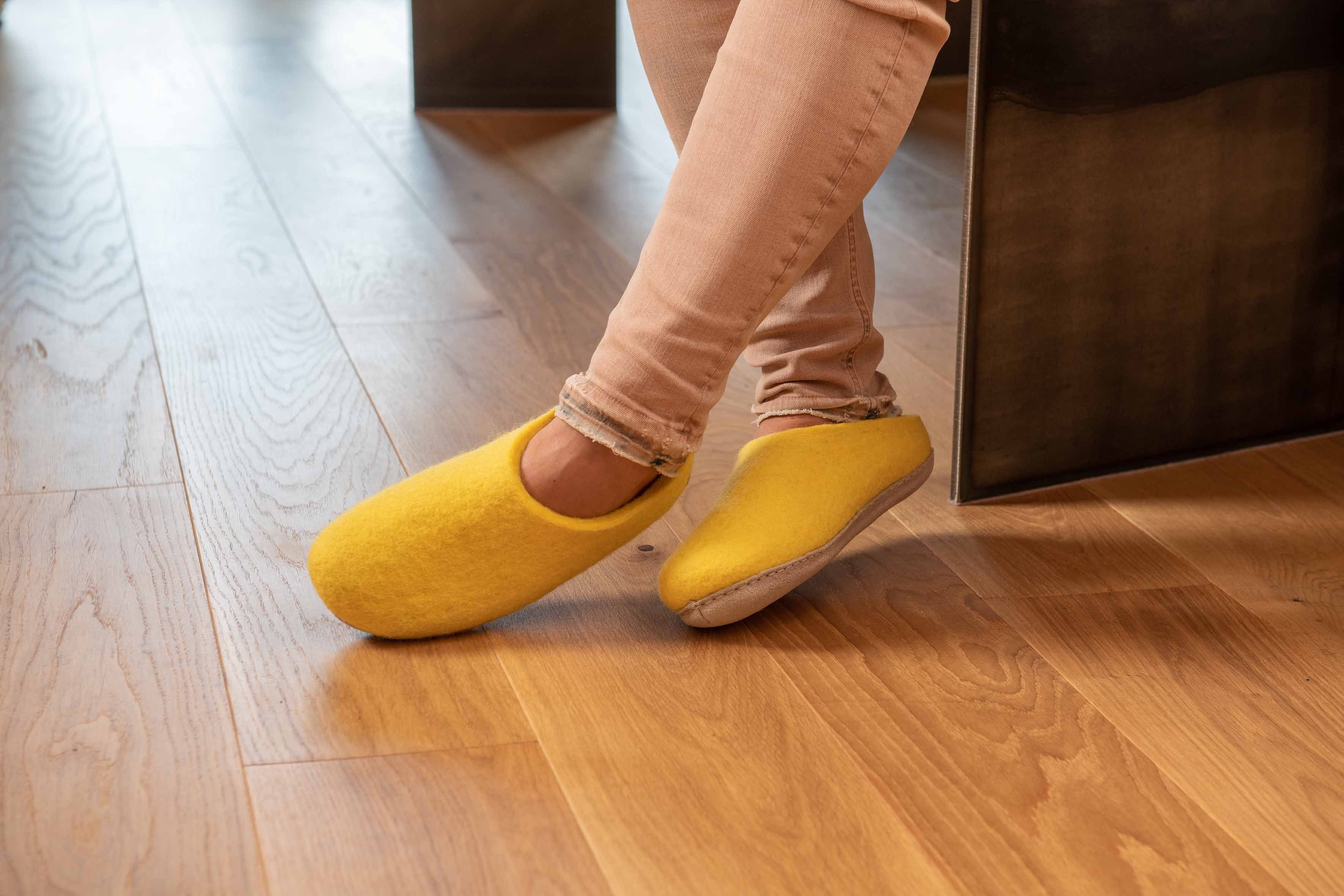 naturling Filz Damen Pantoffel Hausschuh (mit bequemer) Ledersohle