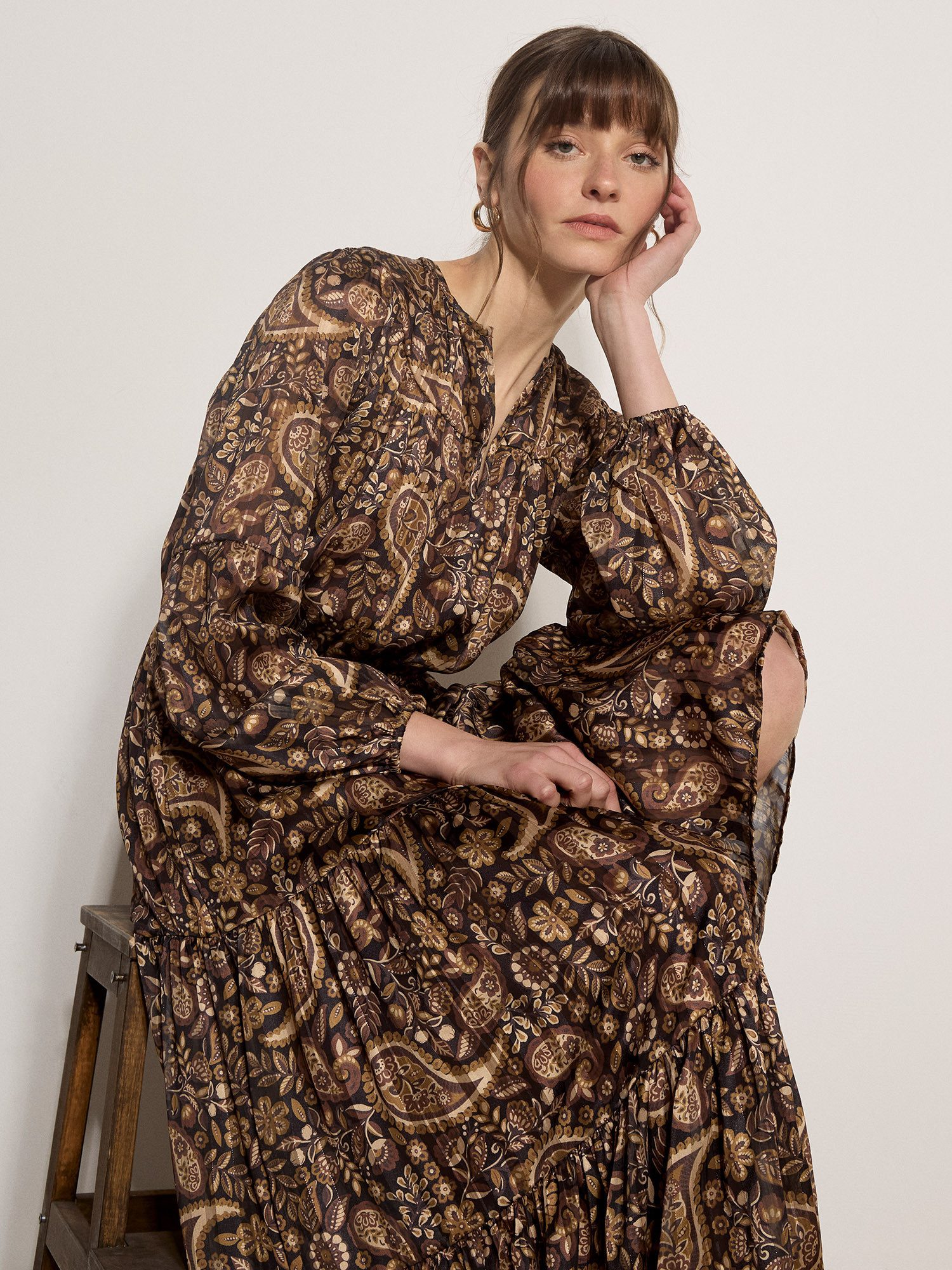 Apricot Midikleid Paisleykleid aus Satin mit metallischem Schimmer