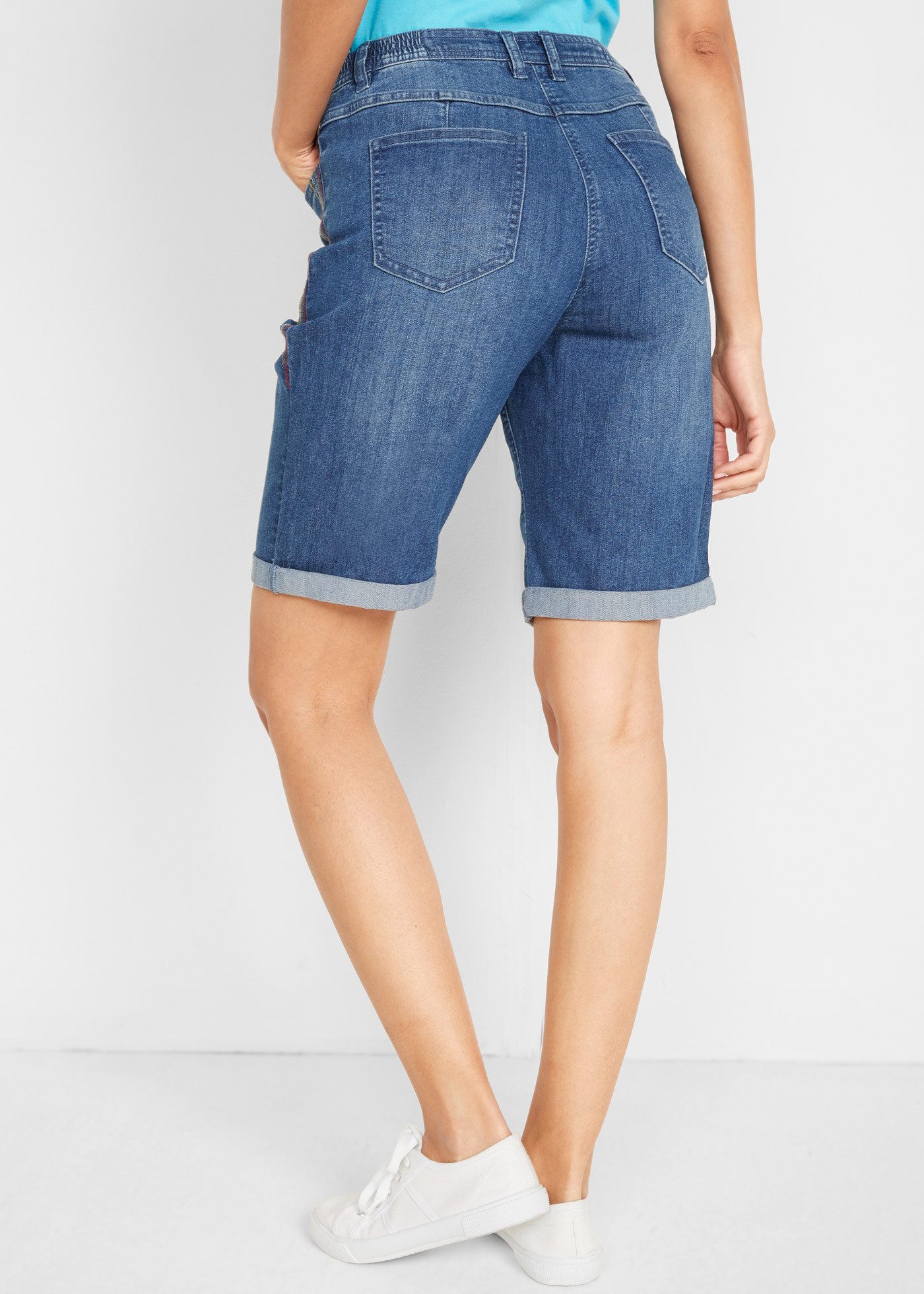 bonprix Bermudas aus Baumwolle, Polyester und Elasthan, regular fit, mit Stickerei