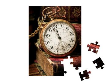puzzleYOU Puzzle Antike Taschenuhr auf dicken alten Wälzern, 48 Puzzleteile, puzzleYOU-Kollektionen Nostalgie