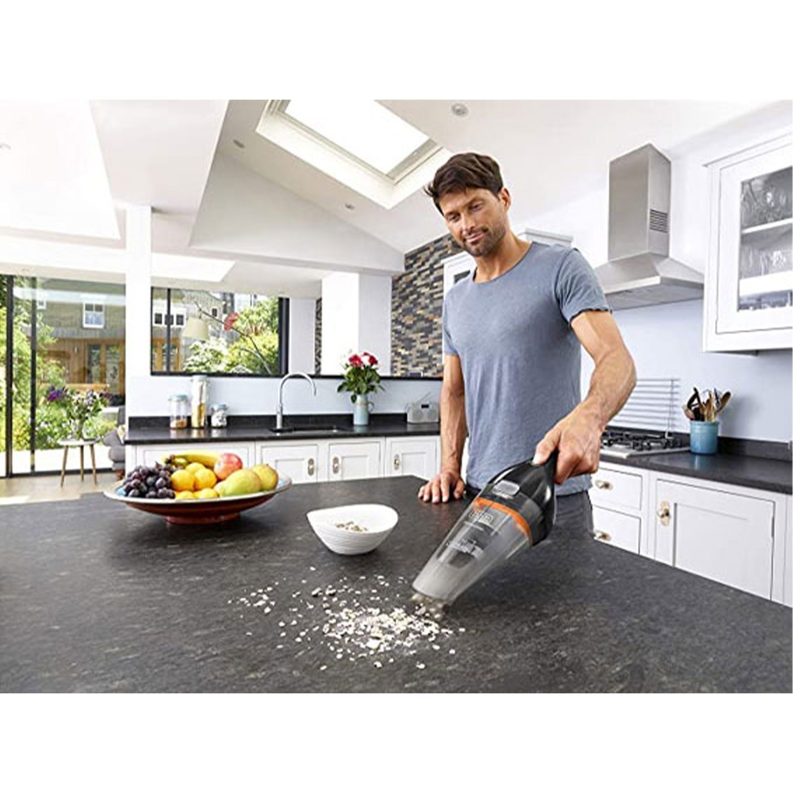 Black + Decker Akku-Hand-und Stielstaubsauger NVC115BJL Akku-Handstaubsauger, Laufzeit pro Akkuladung: ca. 9 Min. Ladezeit ca. 10 Std.