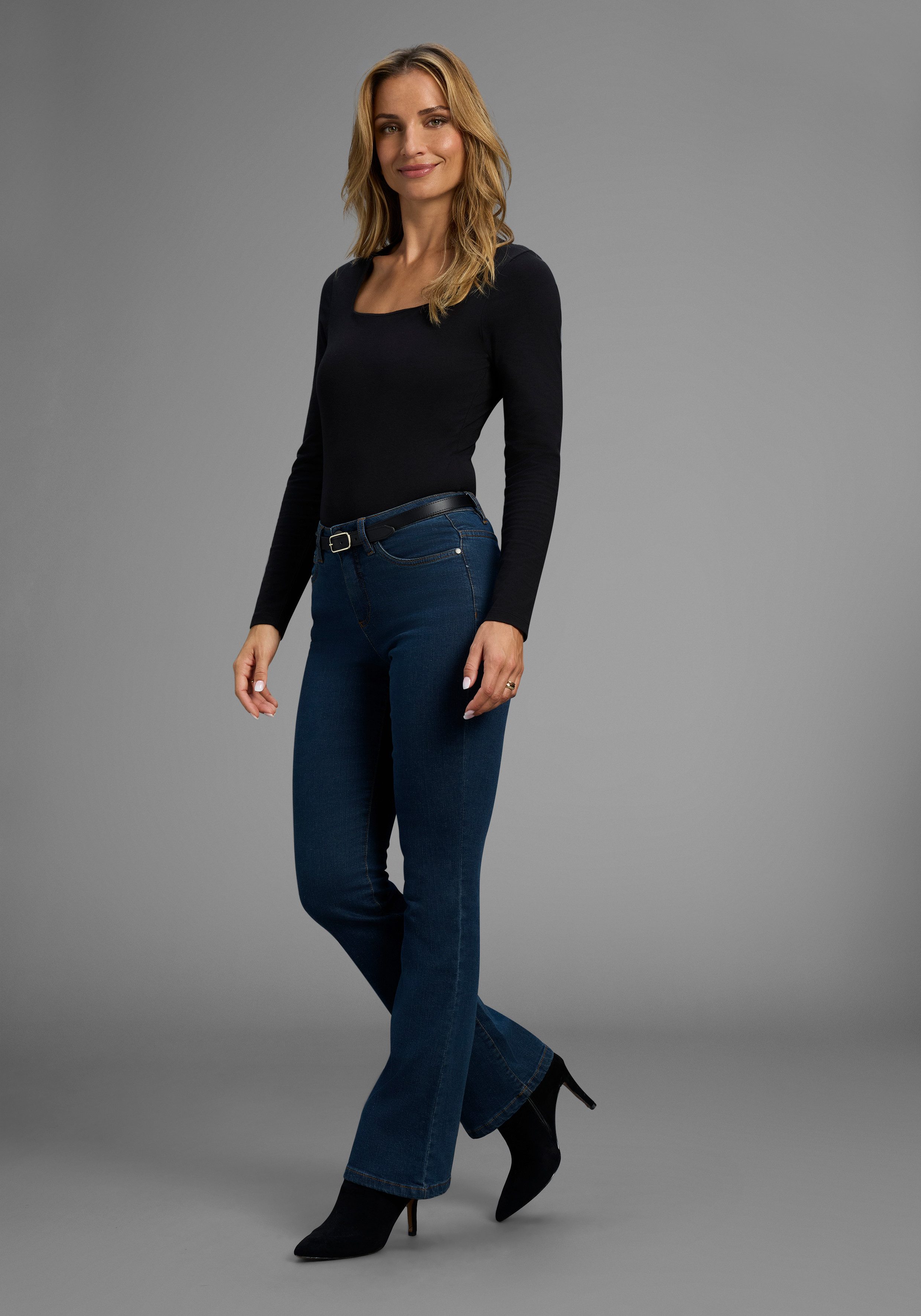 Arizona Bootcut-Jeans Comfort-Fit ausgestellte Beinform, mit Eingrifftaschen, High-Waist – Bild 4 von 5