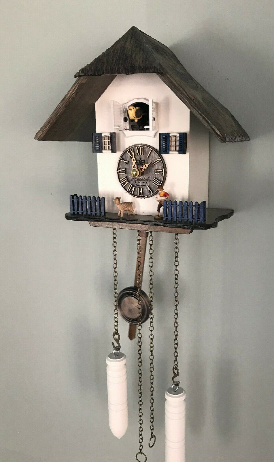 Wanduhr hergestellt Kuckucksuhr im Hettich-Uhren Clockvilla Schwarzwald