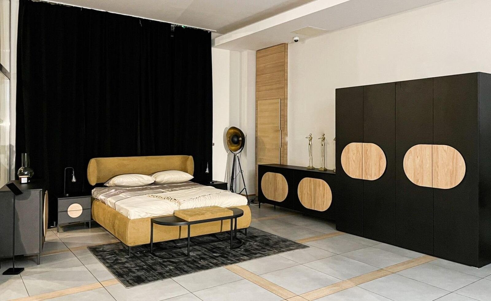 JVmoebel Schlafzimmer-Set Schlafzimmer Set Bett Nachttische Kommode Kleiderschrank Hocker ., (7-St., Bett,2x Nachttische,Klein Kommode,Groß Kommode,Kleiderschrank,Hocker), Made in Europa