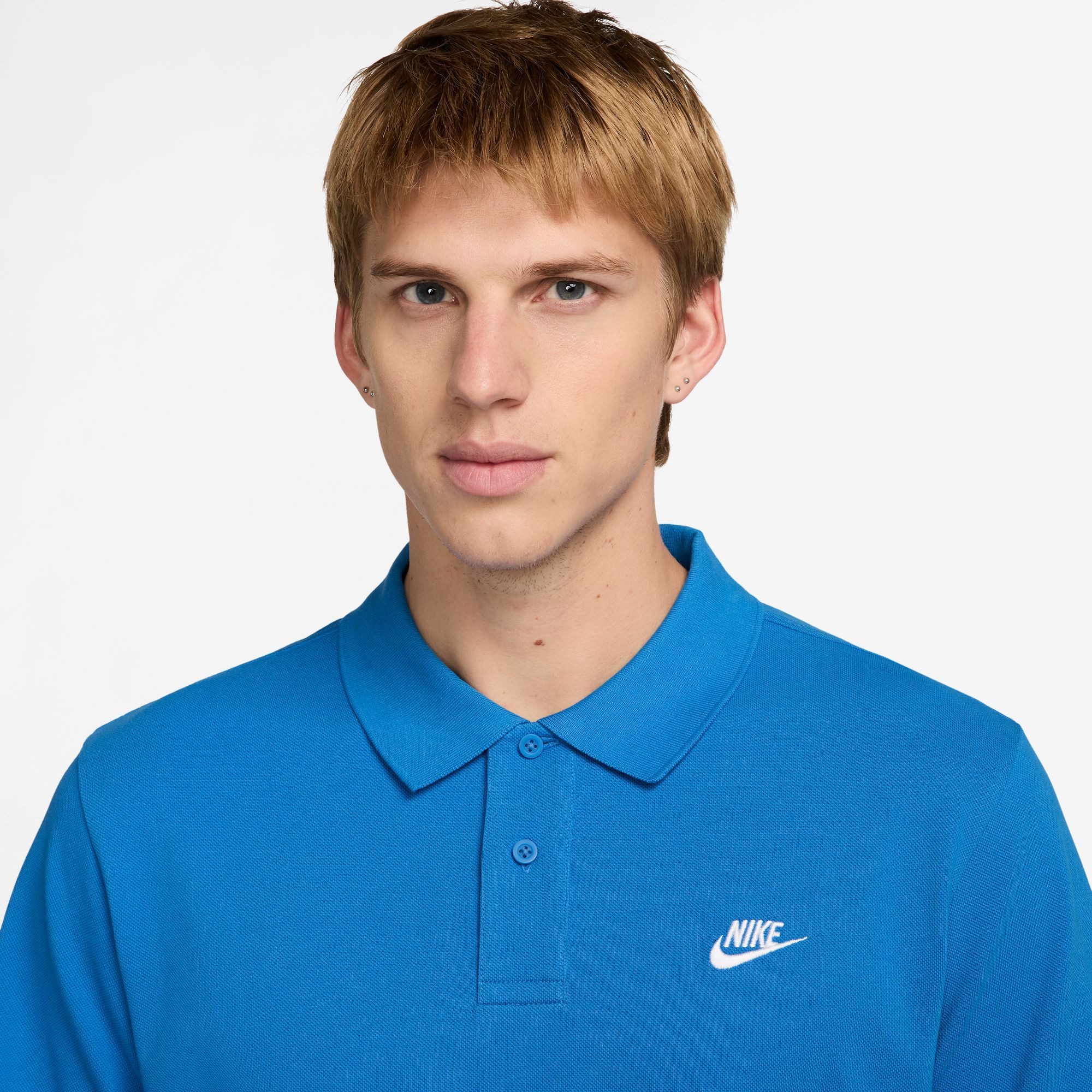 Nike Sportswear Poloshirt M NK CLUB SS POLO PIQUE gerade Passform, kurze Ärmel, 2-Knopf-Kragen, sportlicher Stil