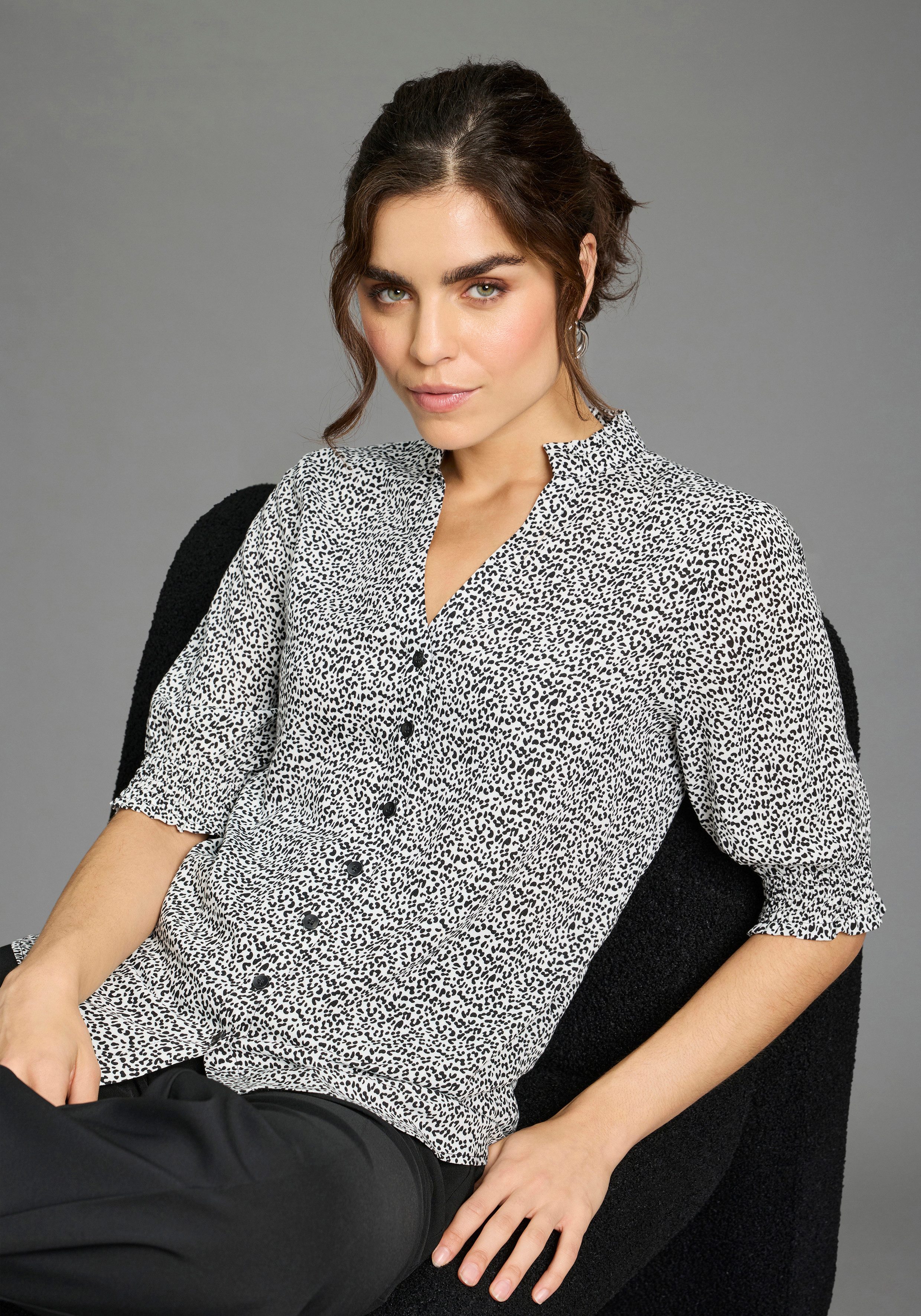 Laura Scott Druckbluse bedruckte Bluse, femininer Stil, leichtes Webmaterial, aus Viskose. € 49,99, (€ 49,99 pro 1 Stk).