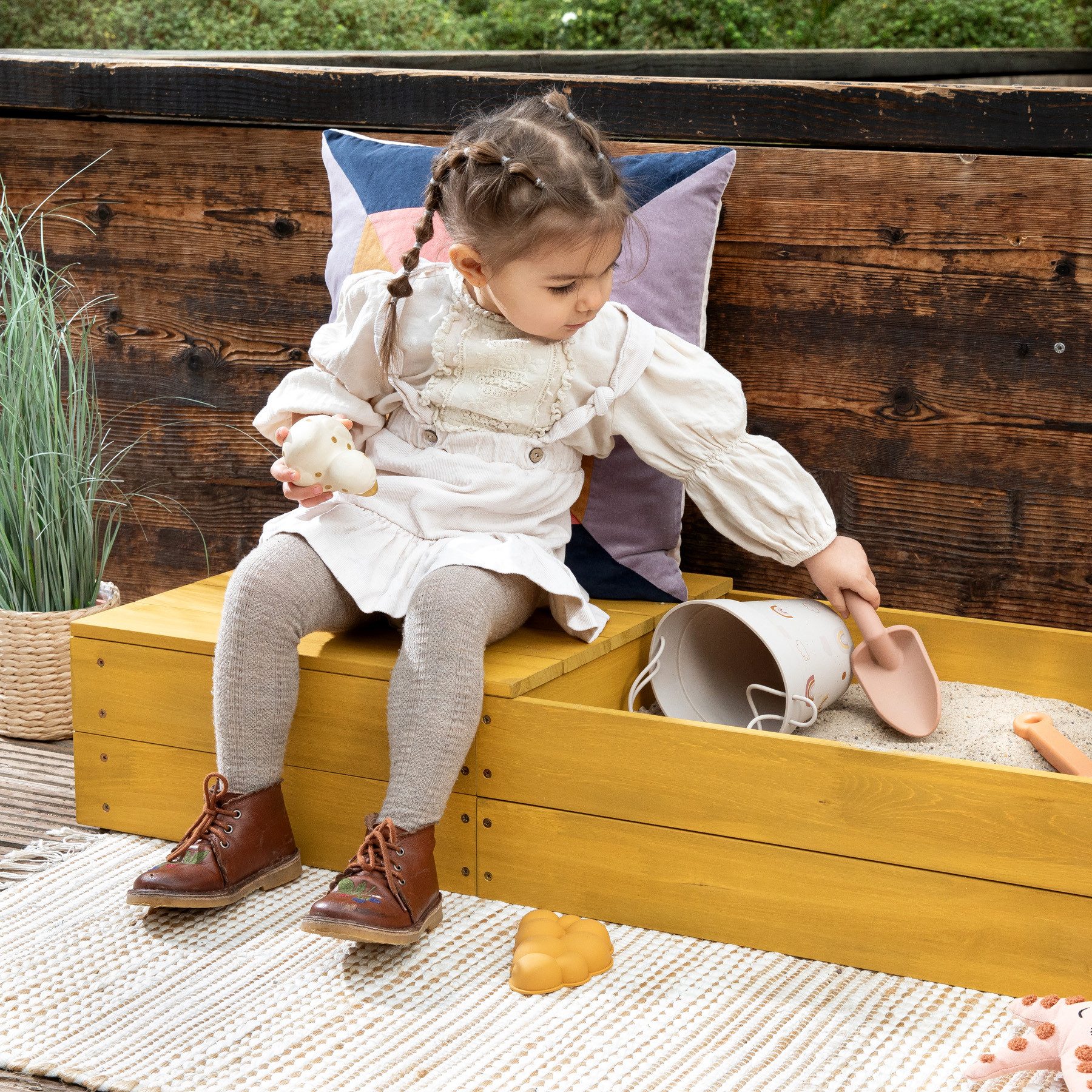 MUDDY BUDDY® Sandkasten Space Saver, mit Matschwanne und Staufach
