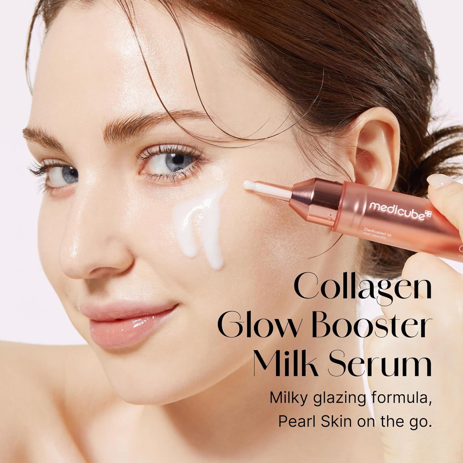 Medicube Gesichtsserum Collagen Glow Booster Serum 15 ml – milchiges Gesichtsserum mit hydrolysiertem Kollagen, Niacinamid & Hyaluron für sichtbaren Glow, festere Haut & langanhaltende Feuchtigkeit, ideal für alle Hauttypen