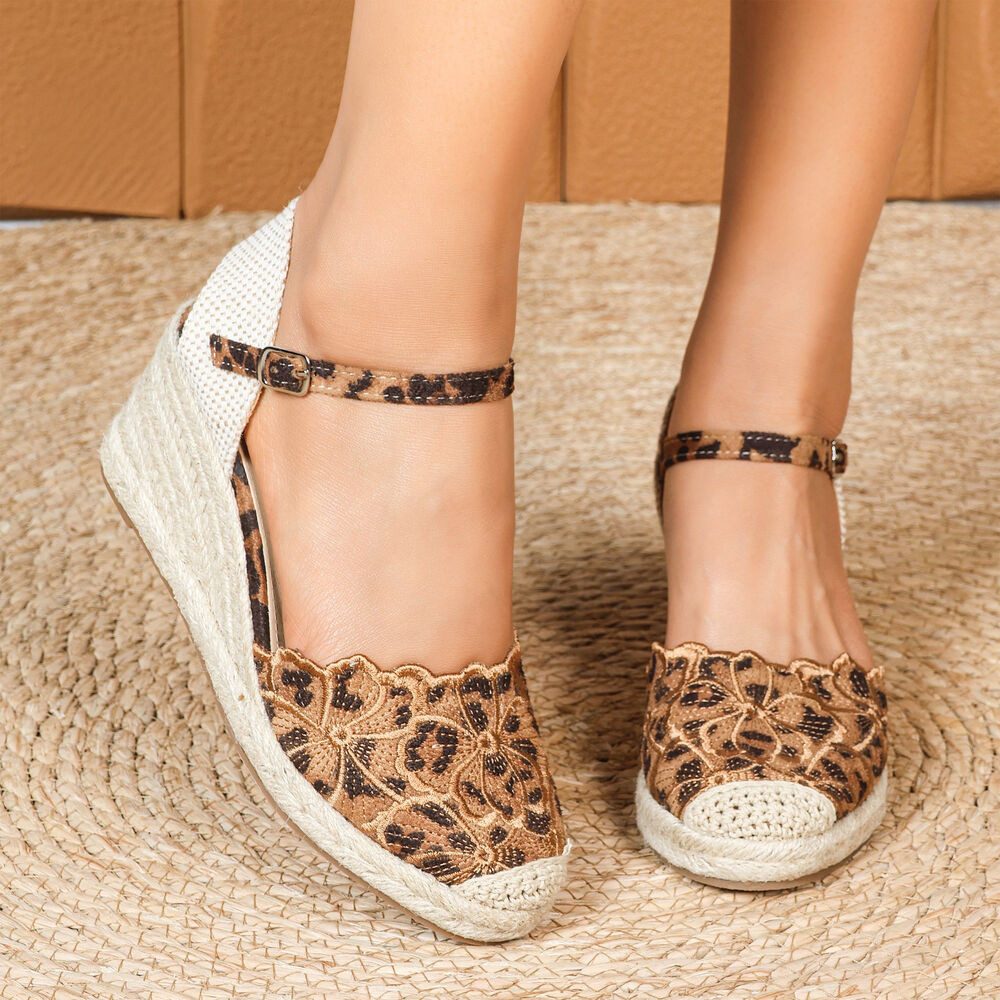 Ital-Design Beige Wedges mit Blumenstickerei – Sommerliche Eleganz Schnürpumps (89372880) Keilabsatz/Wedge Pumps in Braun