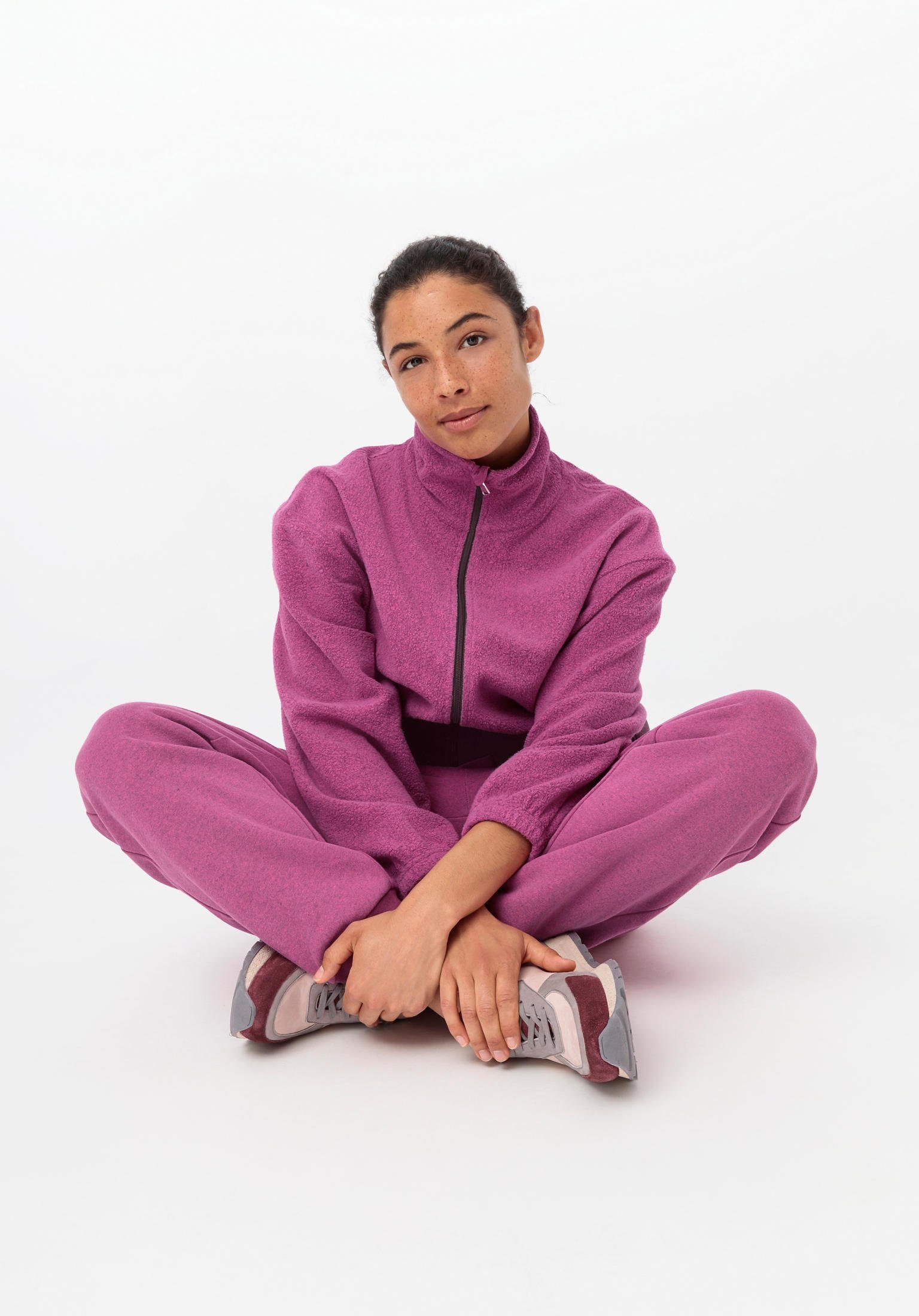 Hessnatur Jerseyhose BetterRecycling aus reiner Bio-Baumwolle (1-tlg) fuchsia