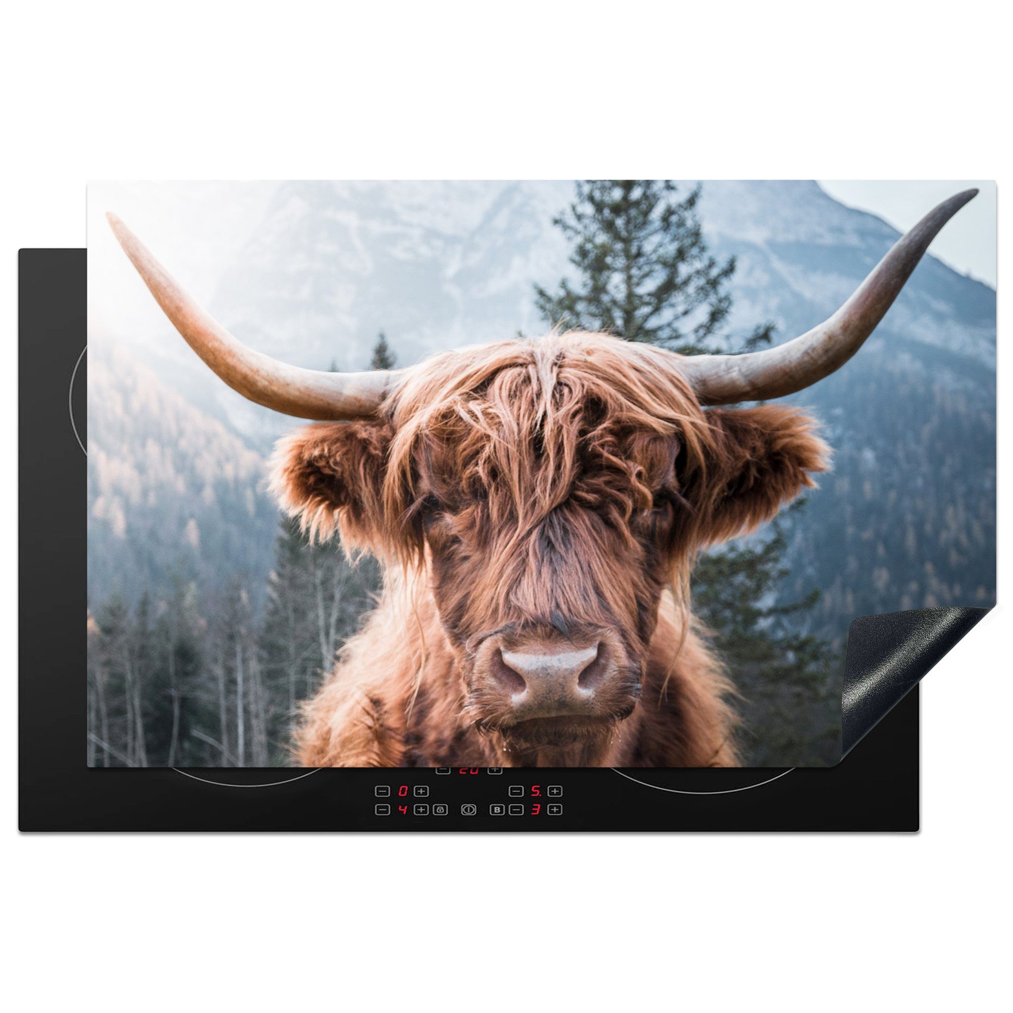 MuchoWow Herdblende-/Abdeckplatte Schottischer Highlander - Berge - Porträt, Vinyl, (1 tlg), 81x52 cm, Induktionskochfeld Schutz für die küche, Ceranfeldabdeckung