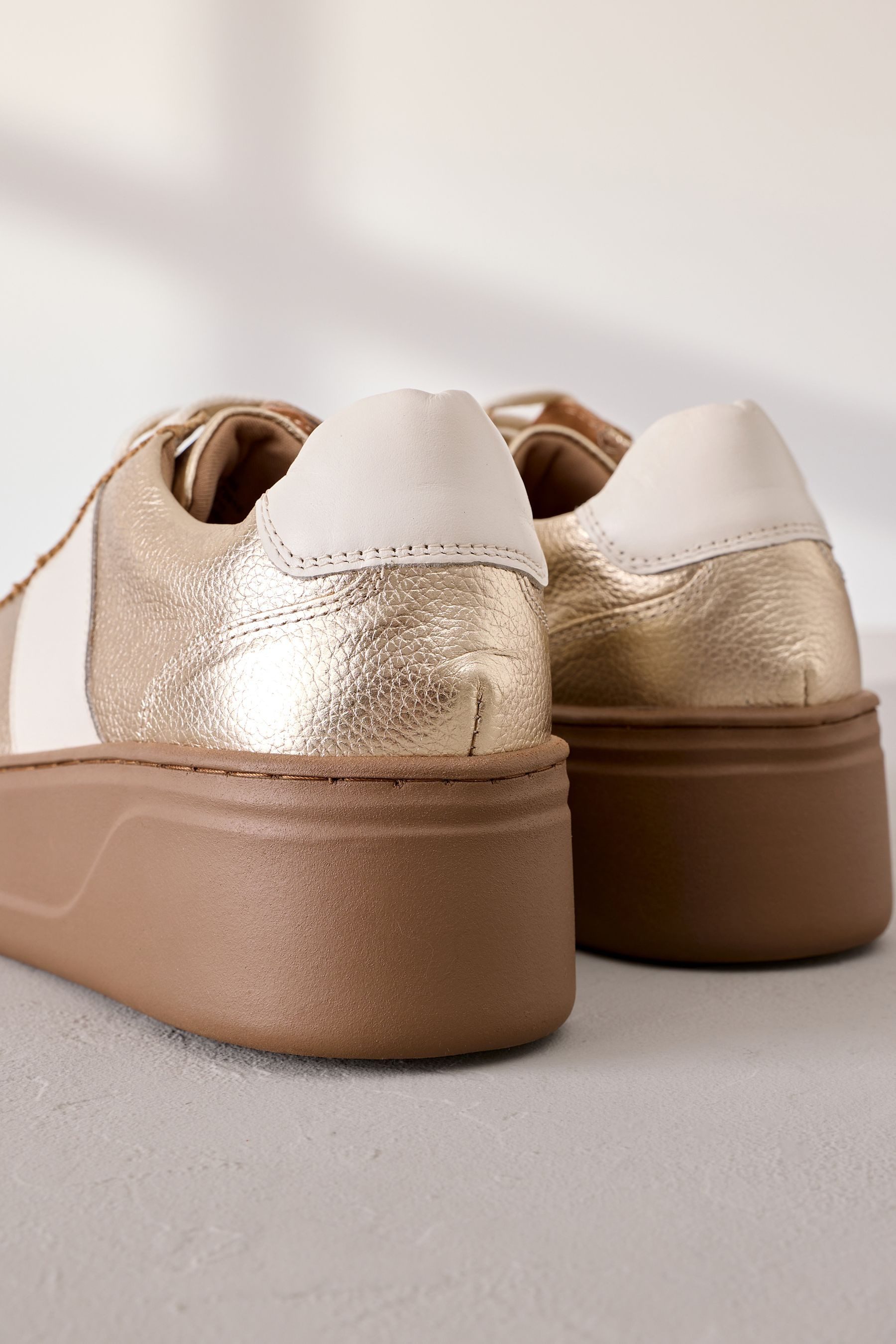 Next Signature Schnürsneaker, Keilabsatz, Premium-Leder Sneaker (1-tlg)