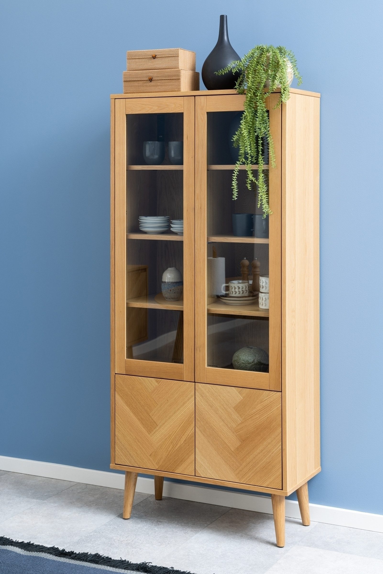 freiraum Glasvitrine Nagano in Eiche, MDF - 80x178x37cm (BxHxT)