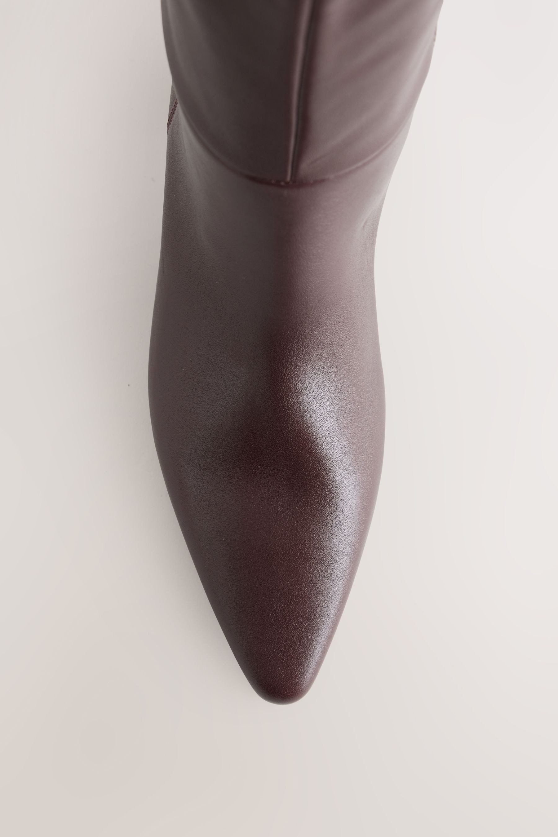 Next N. Premium Kniehohe Stiefel mit Kitten-Heel Stiefel – Bild 4 von 5