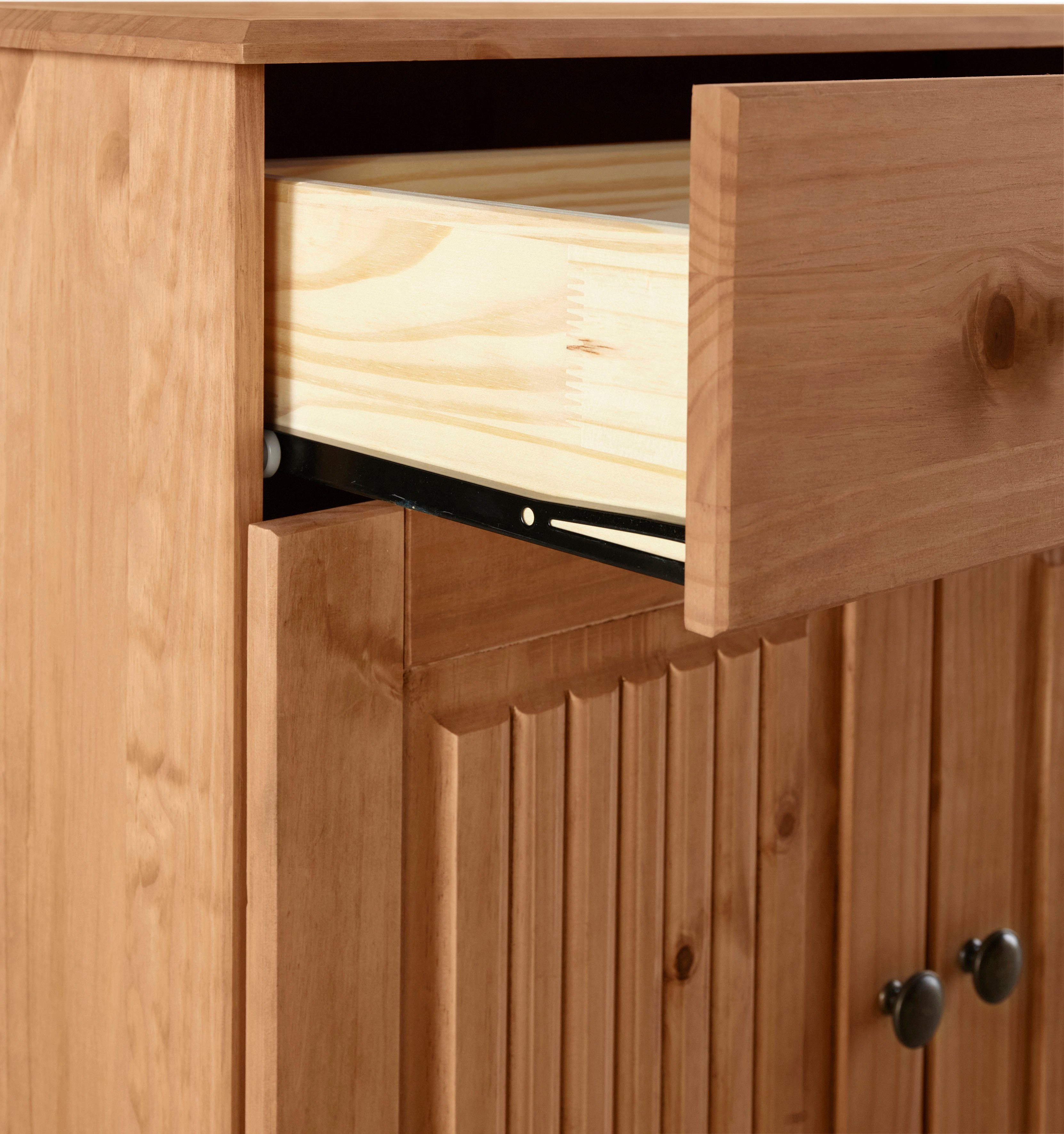 Home affaire Sideboard Liotta, Kommode mit verstellbaren Einlegeboden, massives Kiefernholz