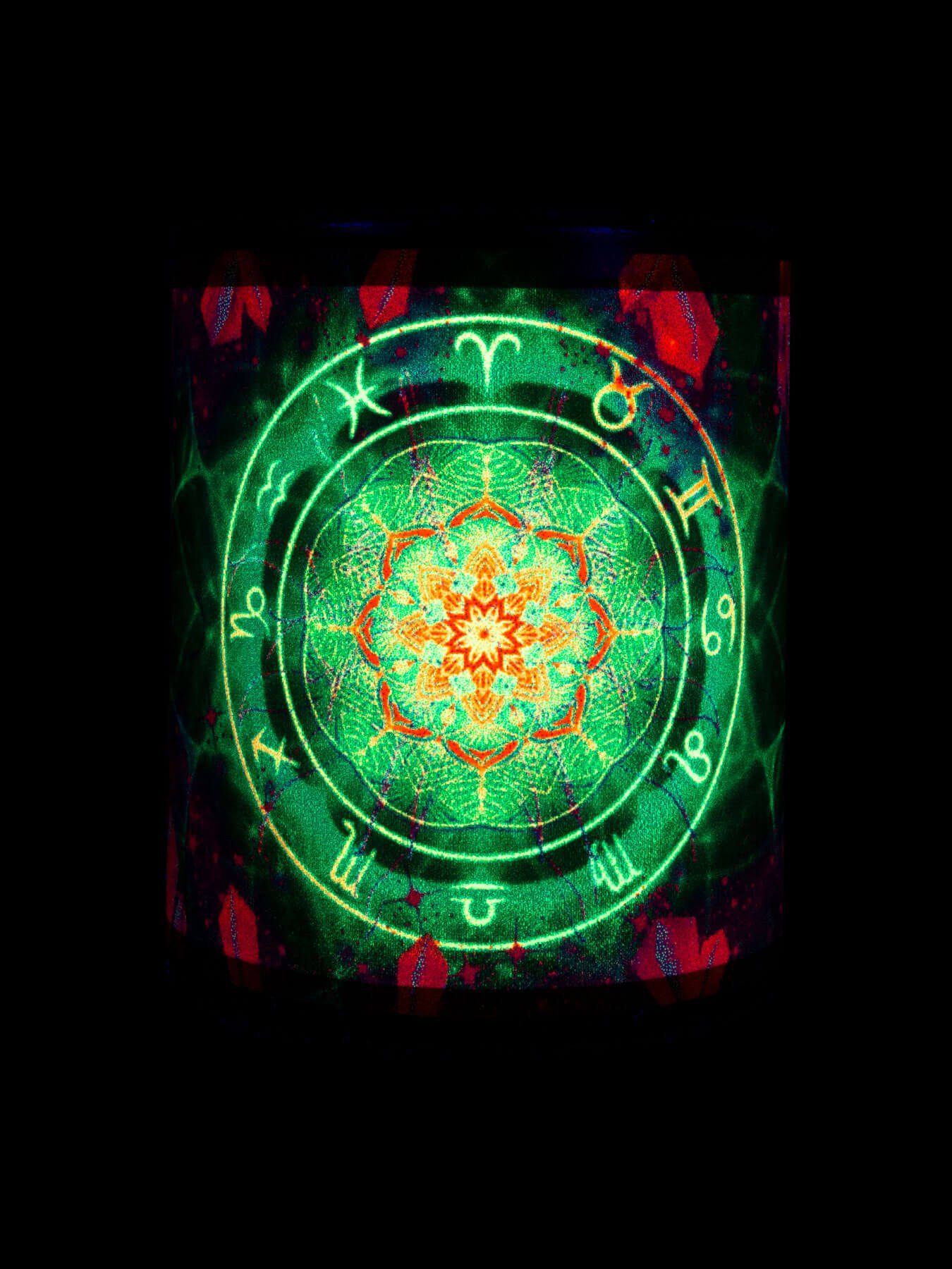 Tasse "Zodiac unter UV-aktiv, Neon Keramik, PSYWORK Fluo Green", Cup Motiv leuchtet Tasse Schwarzlicht Signs
