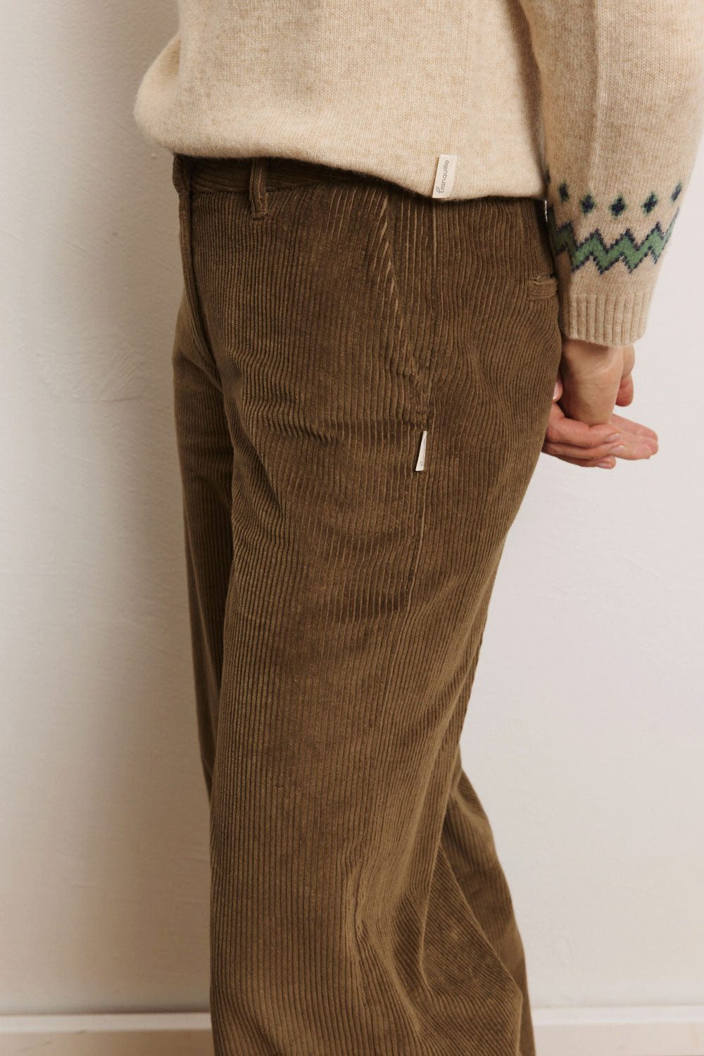 Tranquillo Cordhose Damen Paolaa GOTS-Bio-Baumwolle Mid-Waist extra weites Bein unifarben Hose mit weichem Baummwollcord für lässige, zugleich feminine Looks – Bild 5 von 5