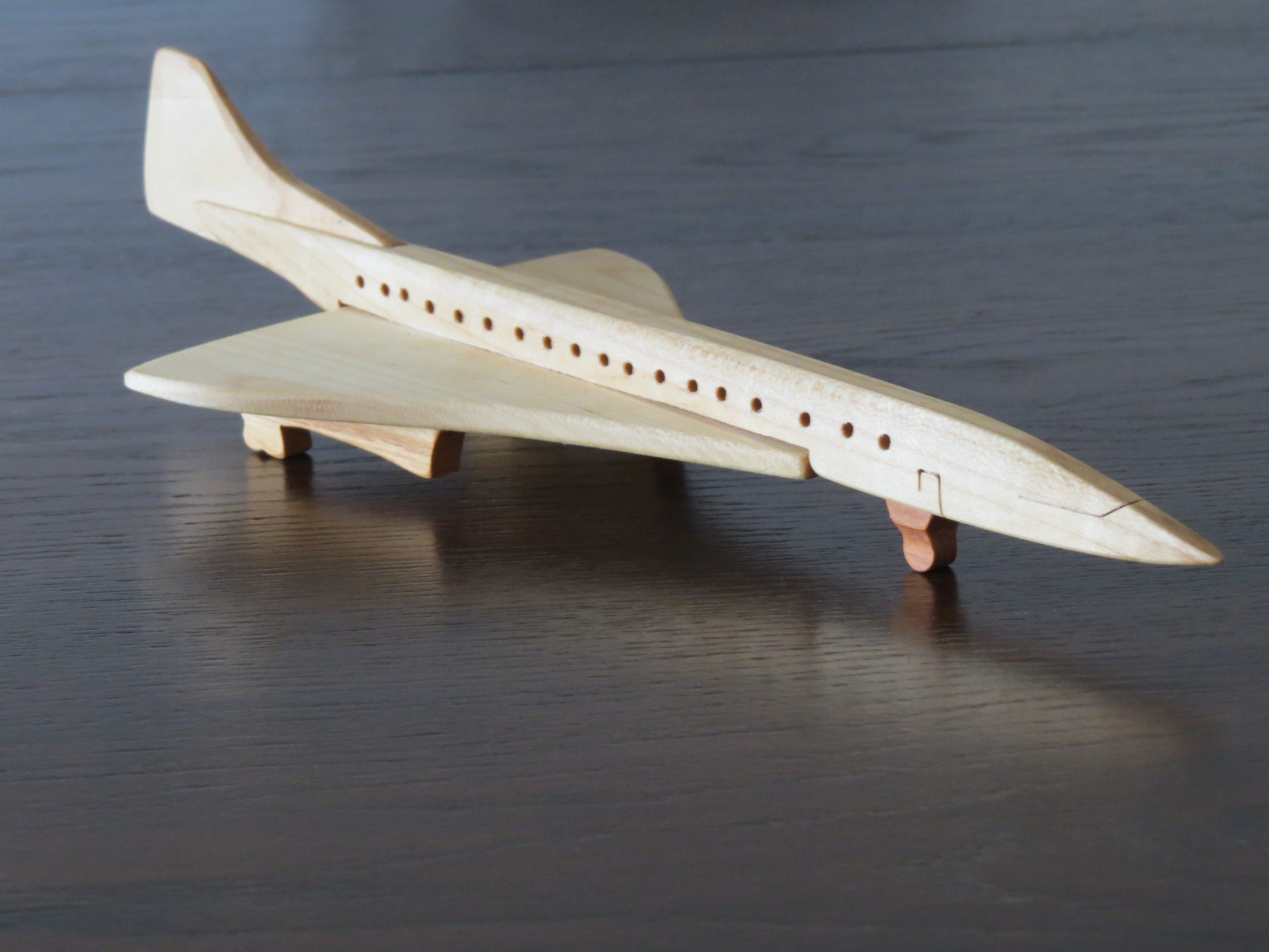 Holzprodukte Spielzeug-Flugzeug Passagierflugzeug Flugzeug Jumbo Jet Jumbojet Flieger Holz HANDARBEIT