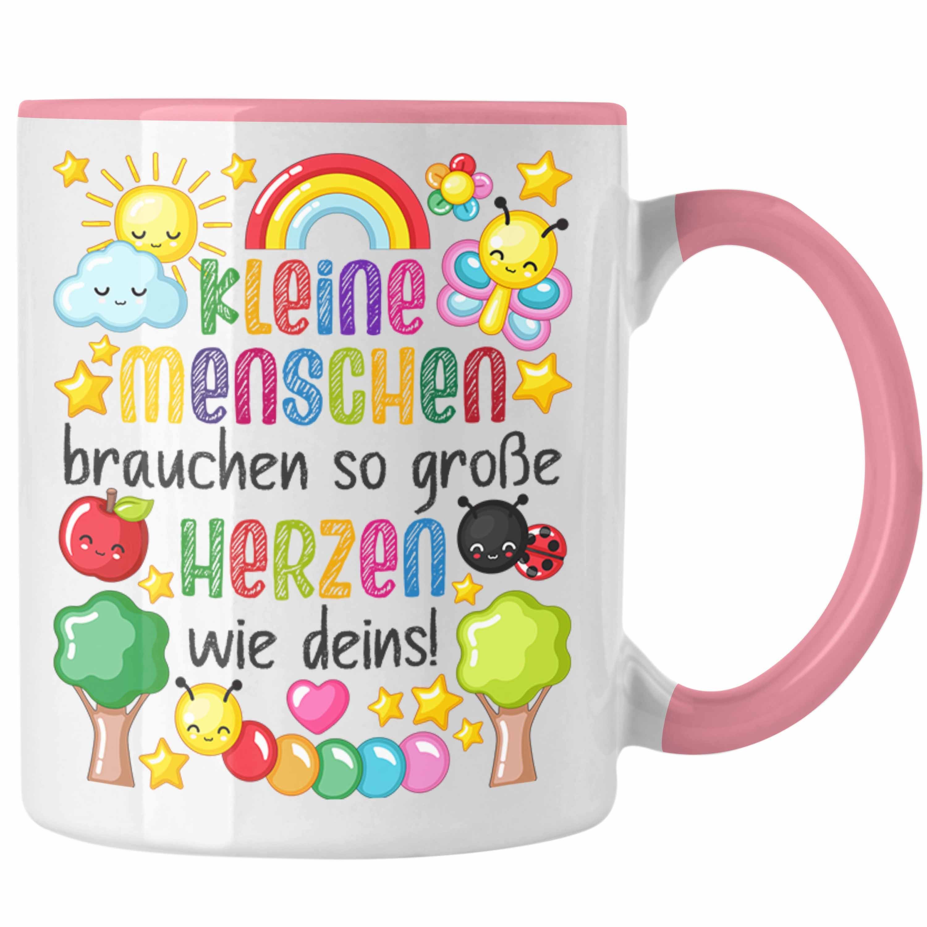 Trendation Tasse Trendation - Erzieherin Tasse Geschenk Danke Dankeschön Abschiedsgeschenk Beste Kindergärtnerin Spruch Kleine Menschen Brauchen Dein Herz Rosa