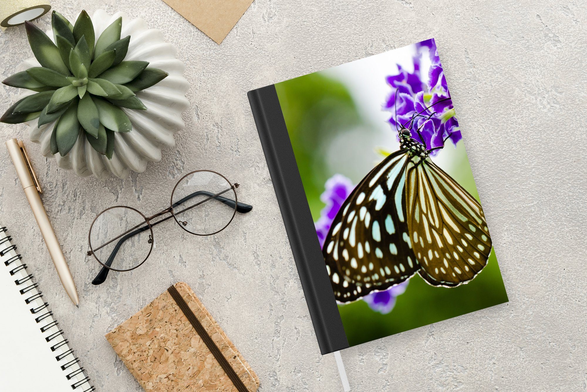 MuchoWow Notizbuch Lavendel - Schmetterling - Tagebuch, Merkzettel, Botanisch, Seiten, Notizheft, Haushaltsbuch Journal, 98 A5