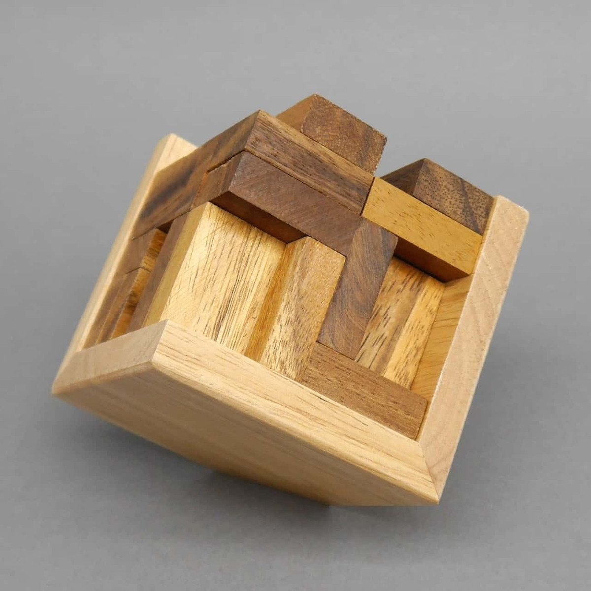 ROMBOL Denkspiele Spiel FAKE CUBE - großes, besonderes Geduldsspiel, Knobelspiel, exklusiv nur bei uns