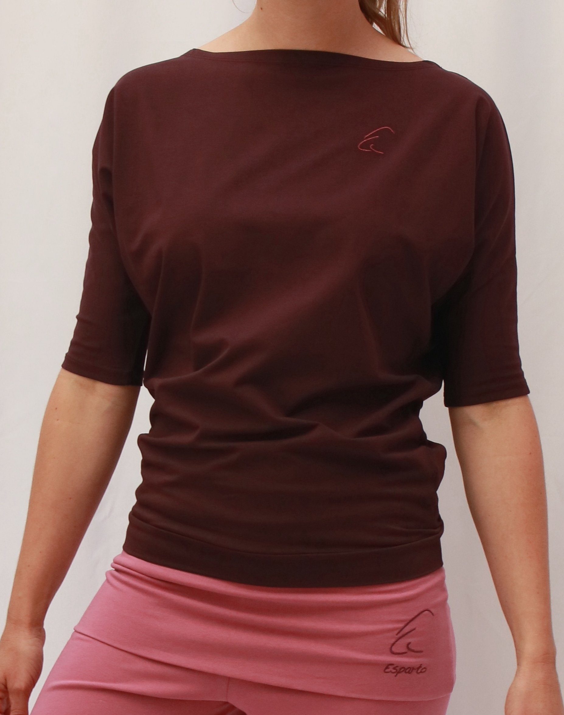 ESPARTO Yogashirt Schulterausschnitt mit Sadaa (U-Boot-Ausschnitt) Aubergine breitem in Halbarmshirt Wohlfühlshirt Bio-Baumwolle