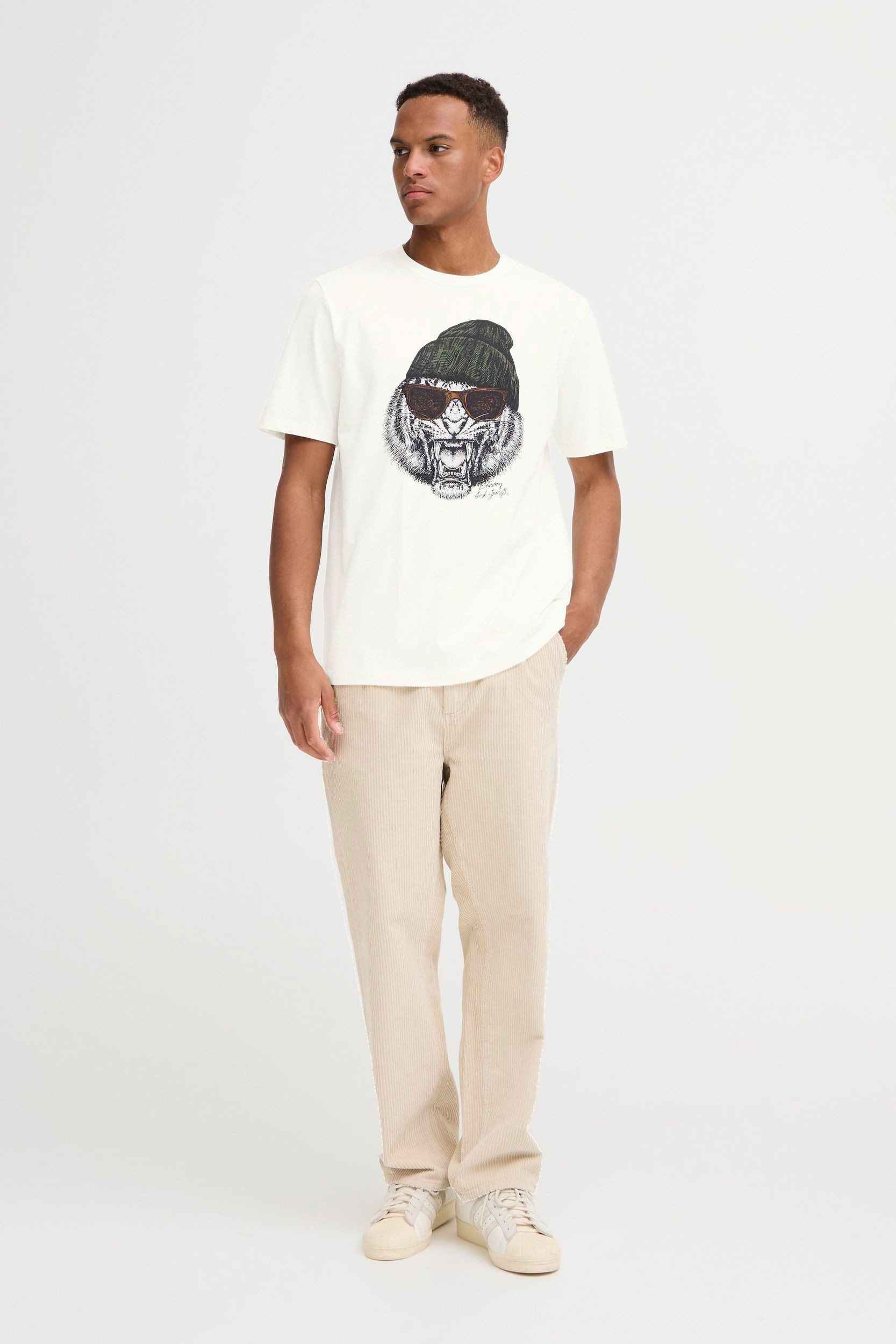 Blend T-Shirt Luftiges Shirt für den Sommer mit Print und Rundhalsausschnitt (1-tlg) BHIVIK FUNNY GRAPH S/S TEE