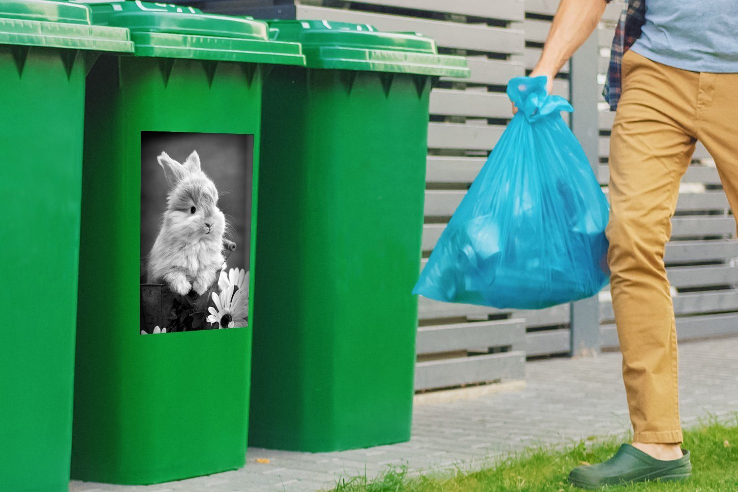 Abfalbehälter (1 und weiß schwarz Wandsticker - Container, im Mülltonne, Sticker, Eimer MuchoWow St), Mülleimer-aufkleber, Baby-Kaninchen