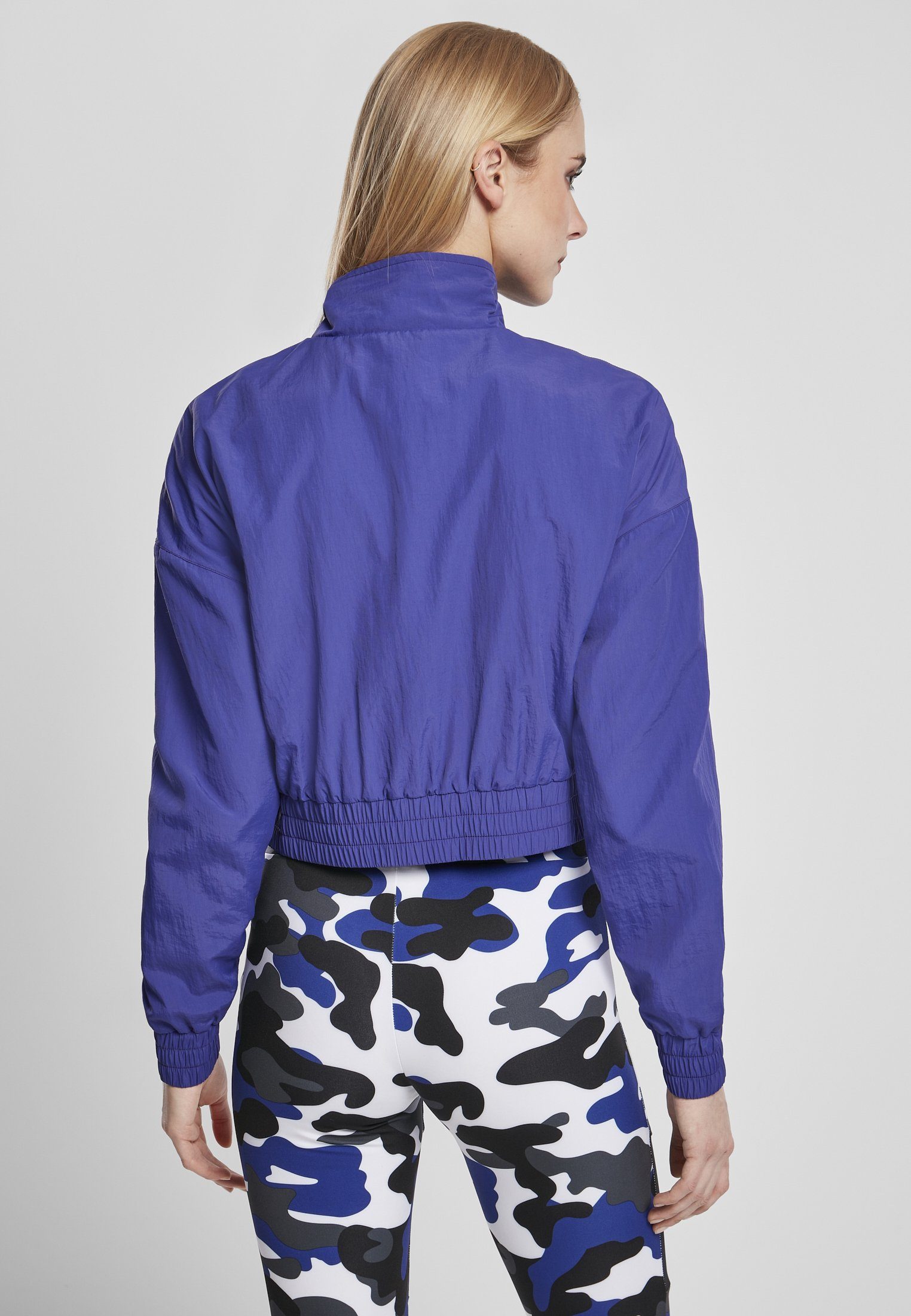 URBAN CLASSICS Outdoorjacke Frauen Ladies Crinkle Nylon Cropped Pull Jacket bluepurple (1-St) Over