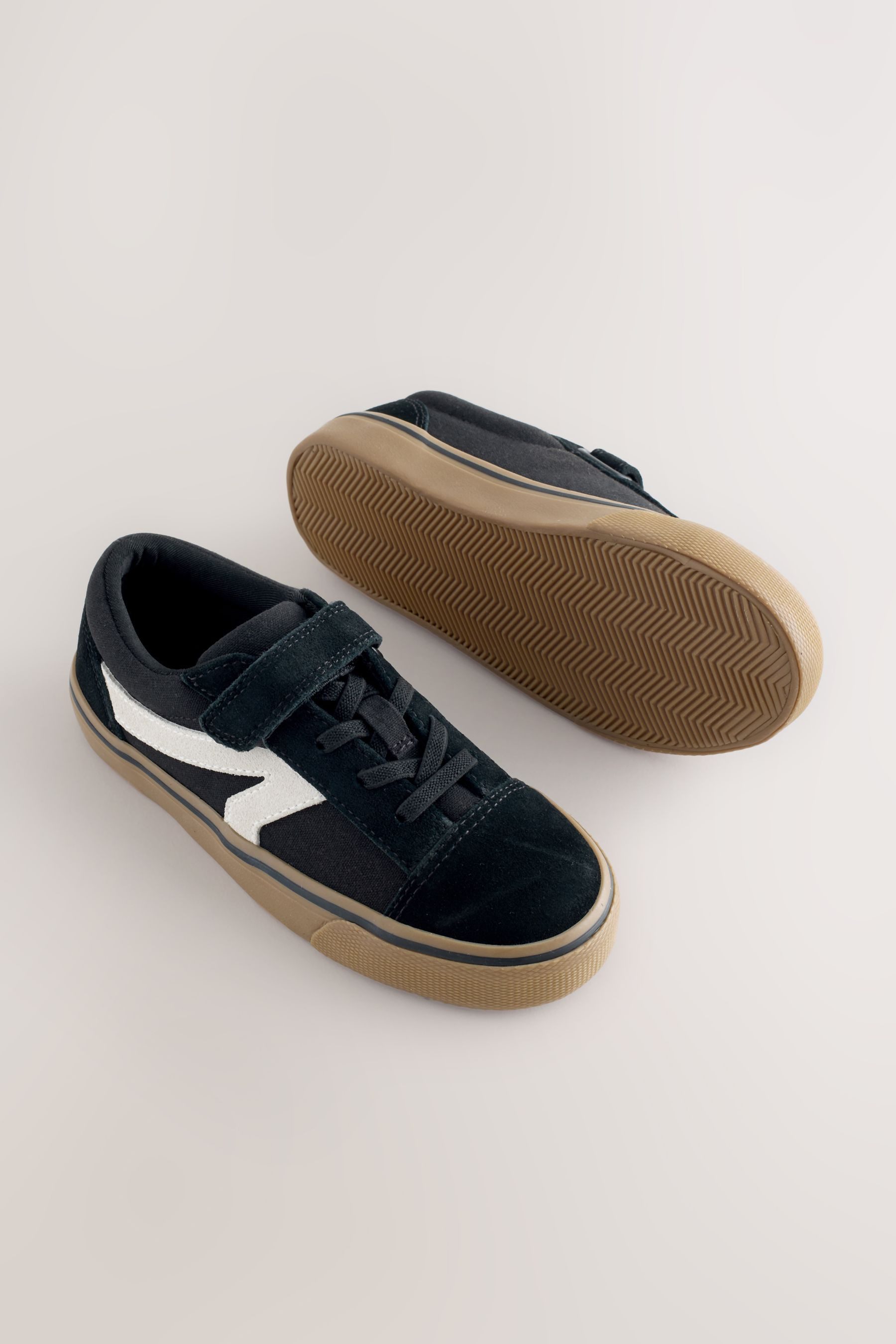 Next Sneaker mit Klettverschluss und Elastikschnürung Sneaker (1-tlg)