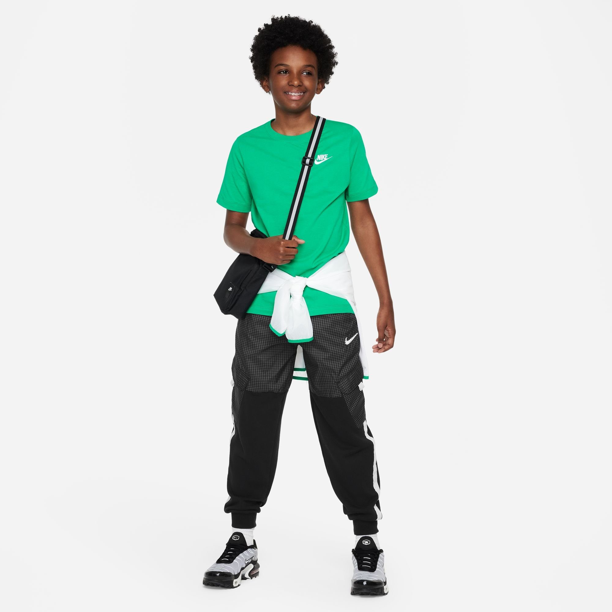 Nike Sportswear T-Shirt BIG KIDS' GREEN/WHITE STADIUM T-SHIRT
