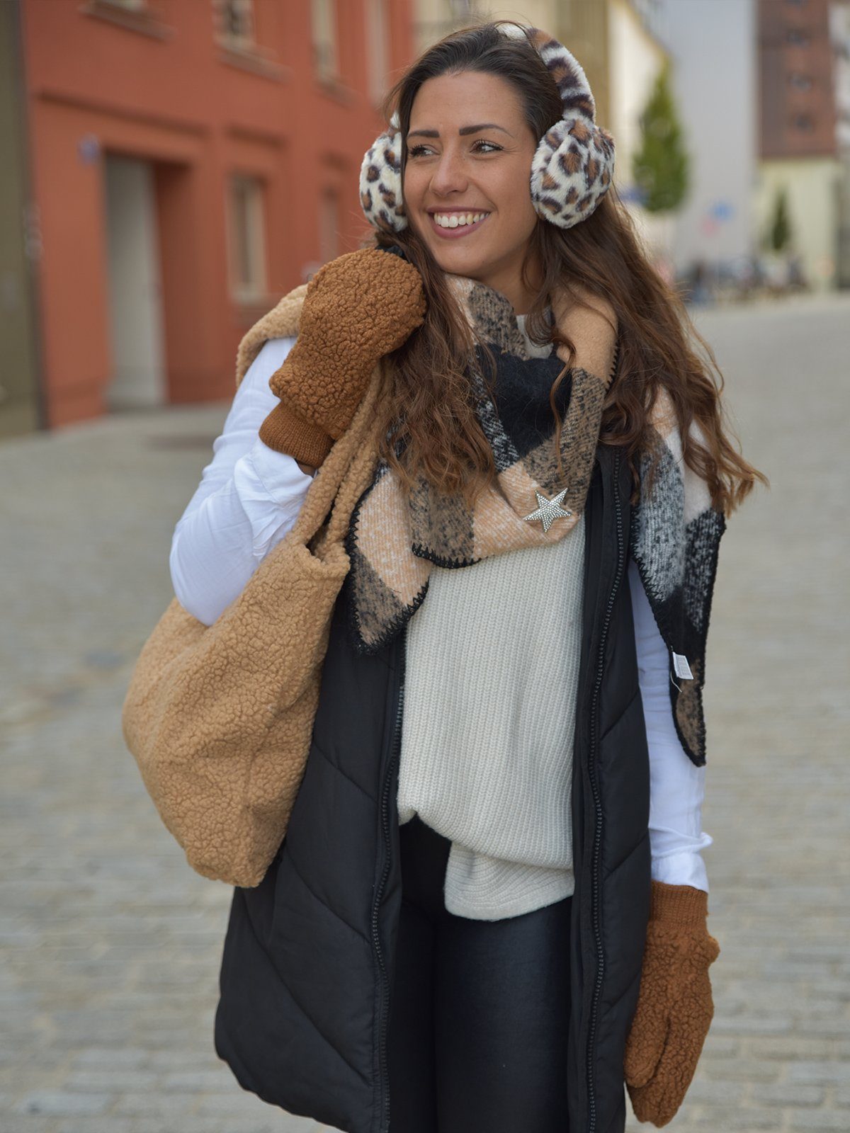 styleBREAKER Schultertasche Teddyfell Beuteltasche (1-tlg)