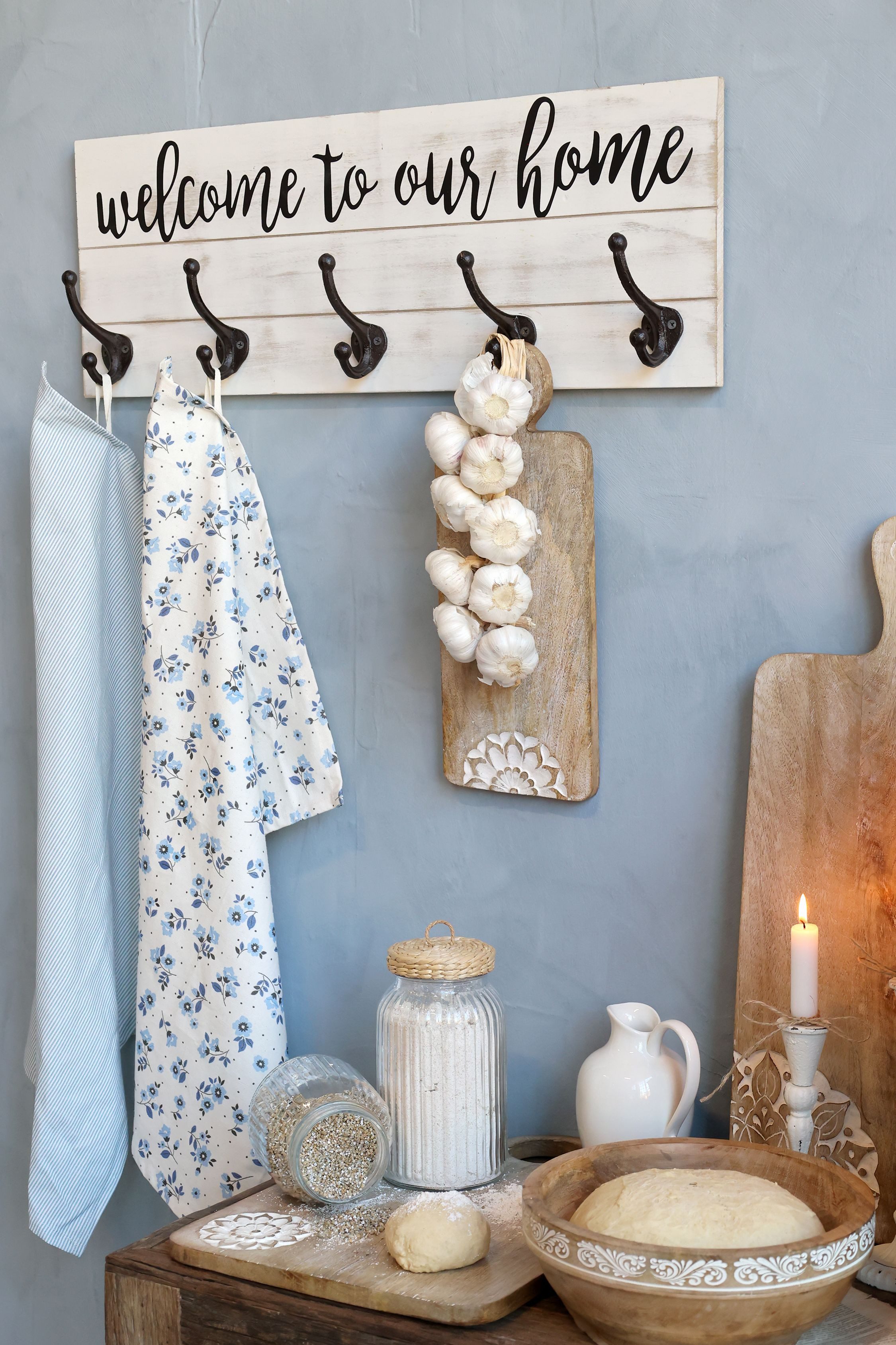 Chic Antique Garderobenpaneel Garderobe mit Haken Kleiderhakenbrett Welcome to our home Vintage (1 St)