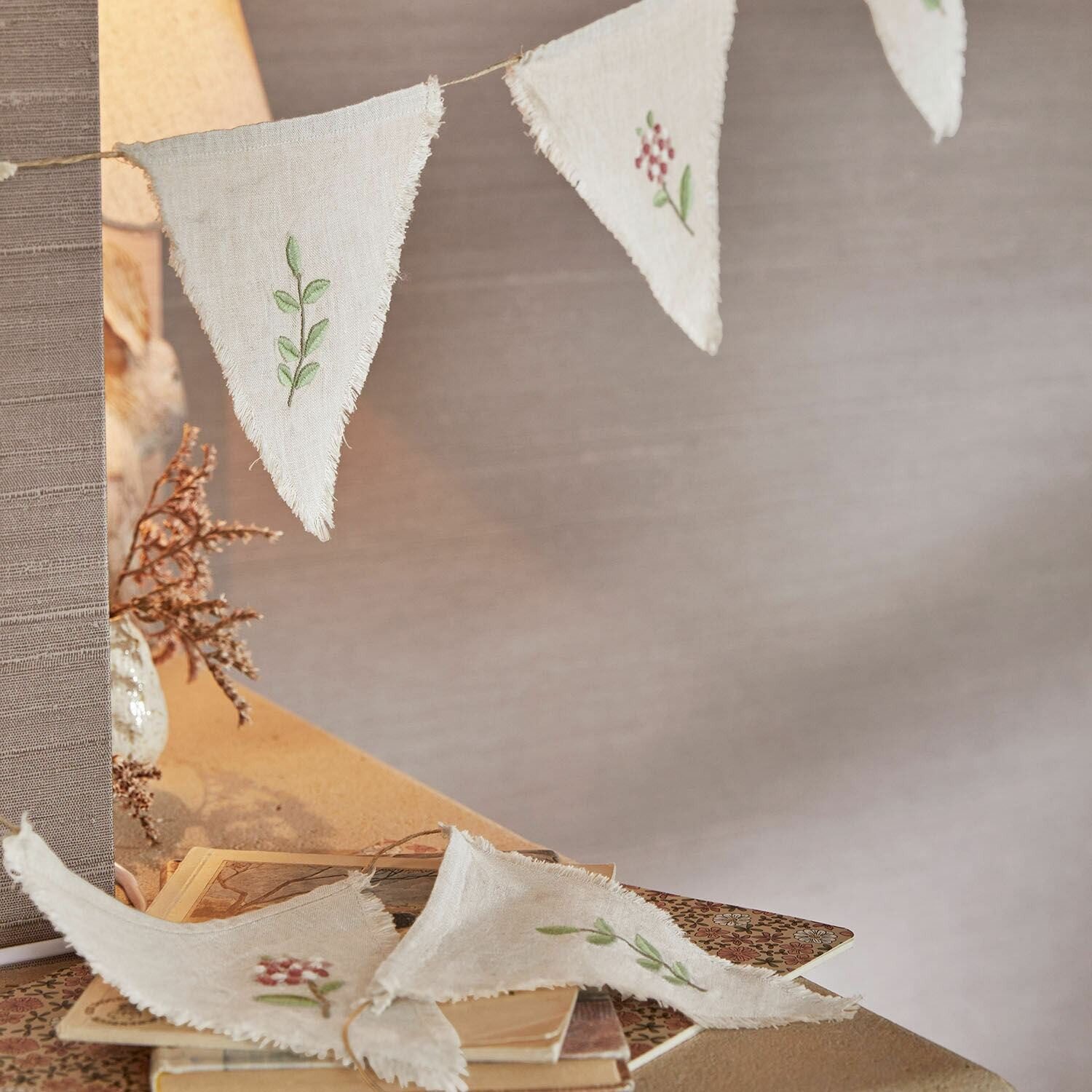 Mirabeau Wimpelkette Wimpelgirlande Viyan beige