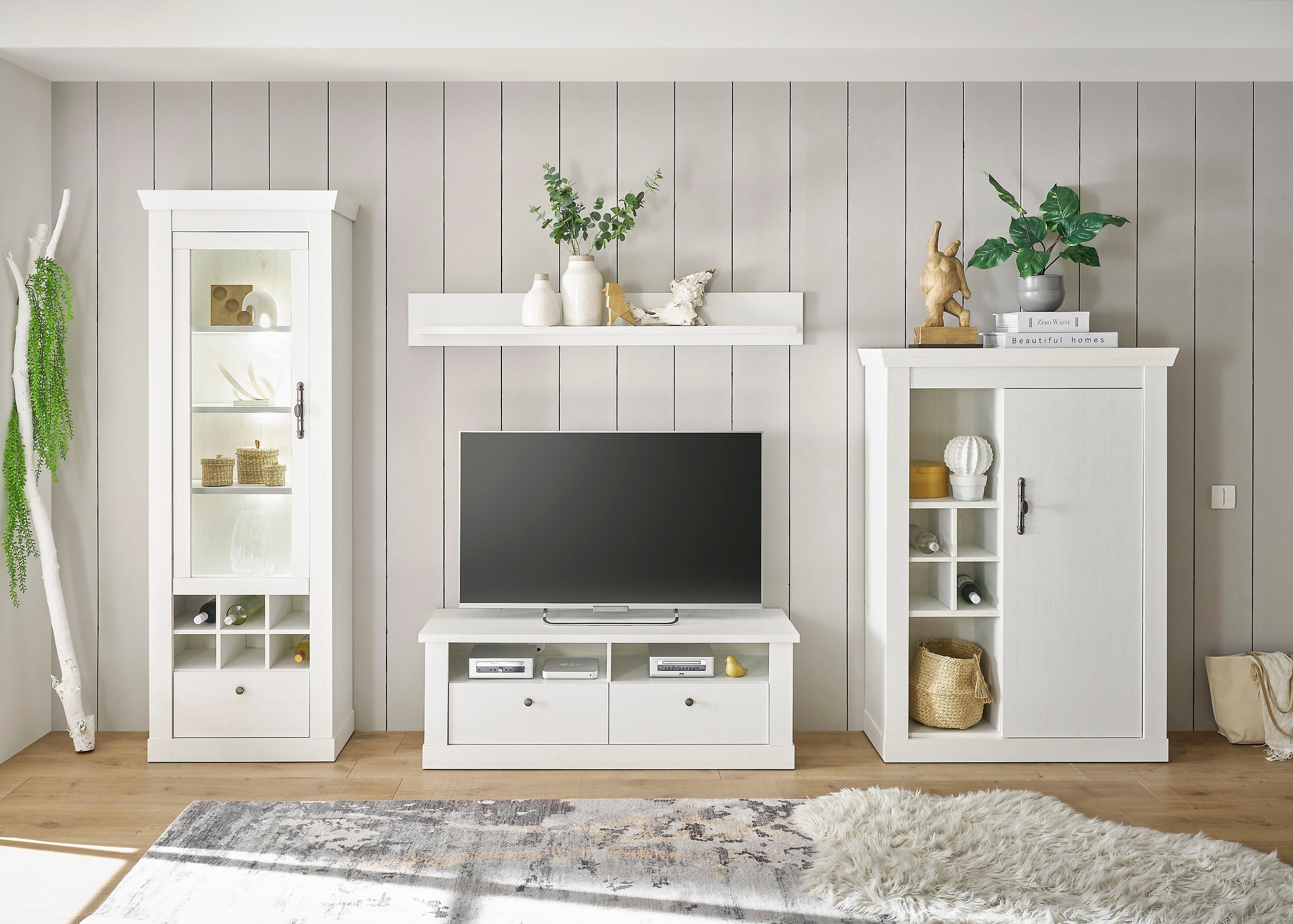 Home affaire Wohnwand RAVENNA, (4-St), im romantischen Landhausstil, Griffe aus Metall, Softclose-Funktion