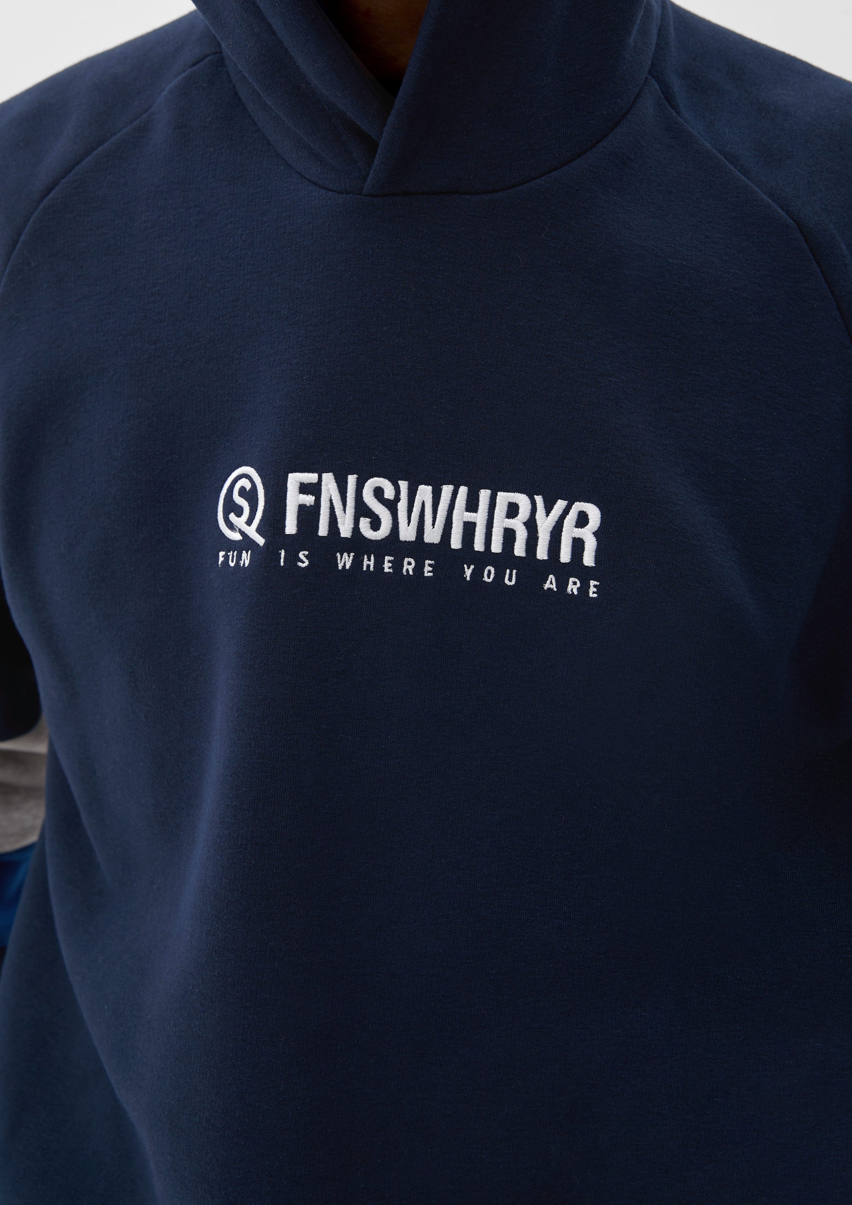 Sweatshirt Stickerei, Sweatshirt navy Label-Patch QS Labelstickereien mit