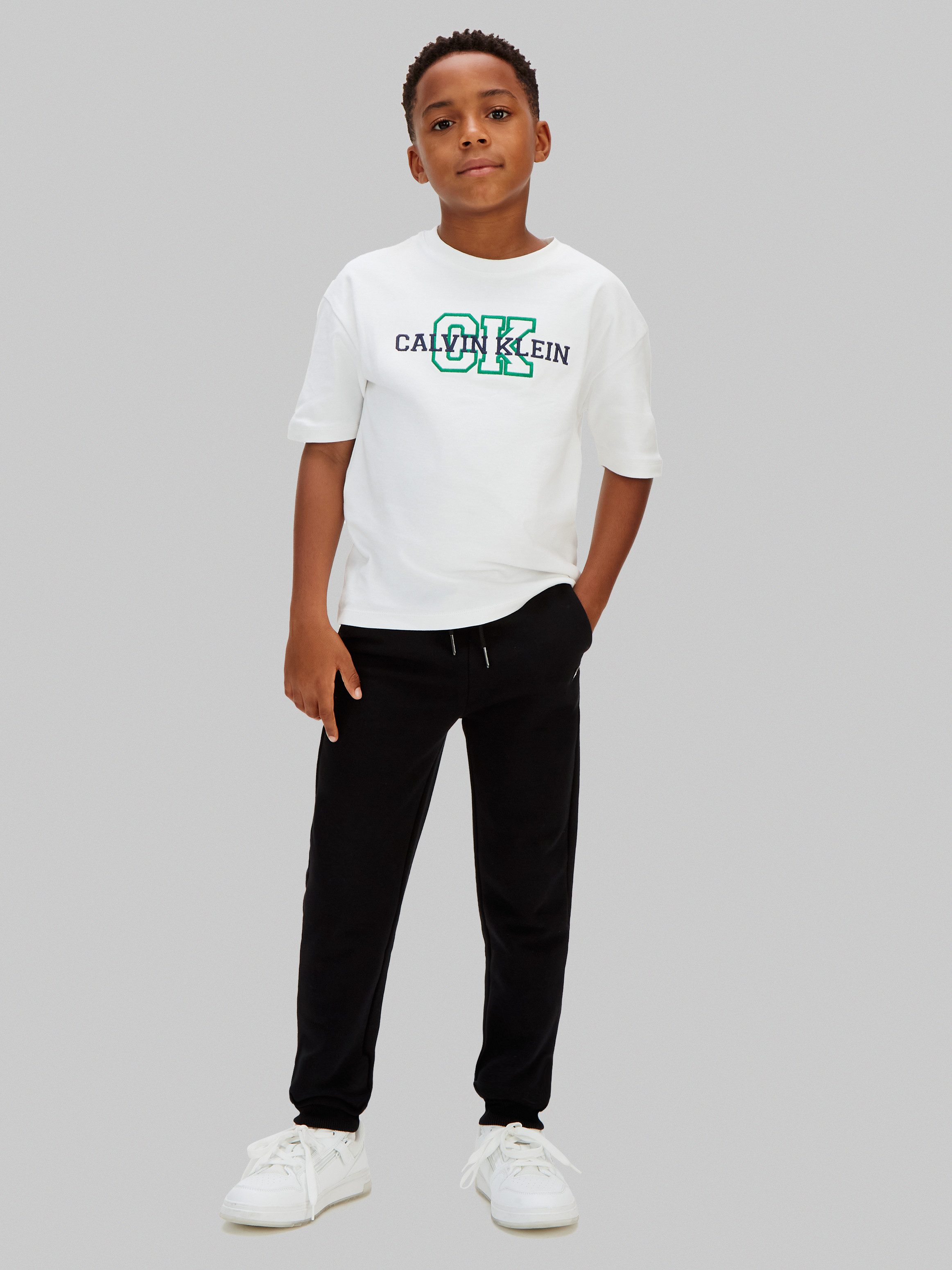 Calvin Klein Jeans Sweathose MINI BADGE SWEATPANTS Regular fit für Kinder mit elastischem Saum