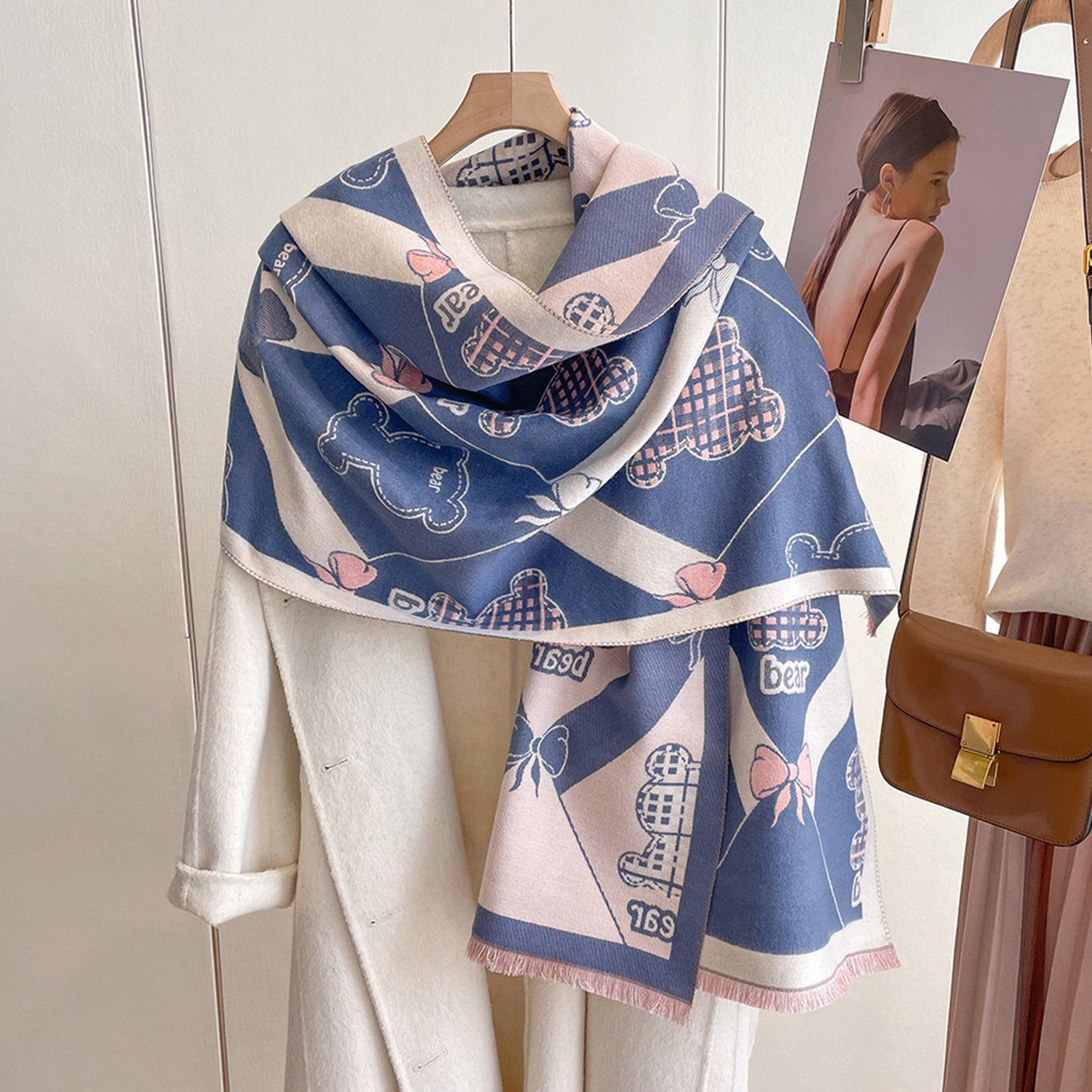EBUY Modeschal Modischer Schal mit Bärenmuster für Damen im Herbst und Winter Blau