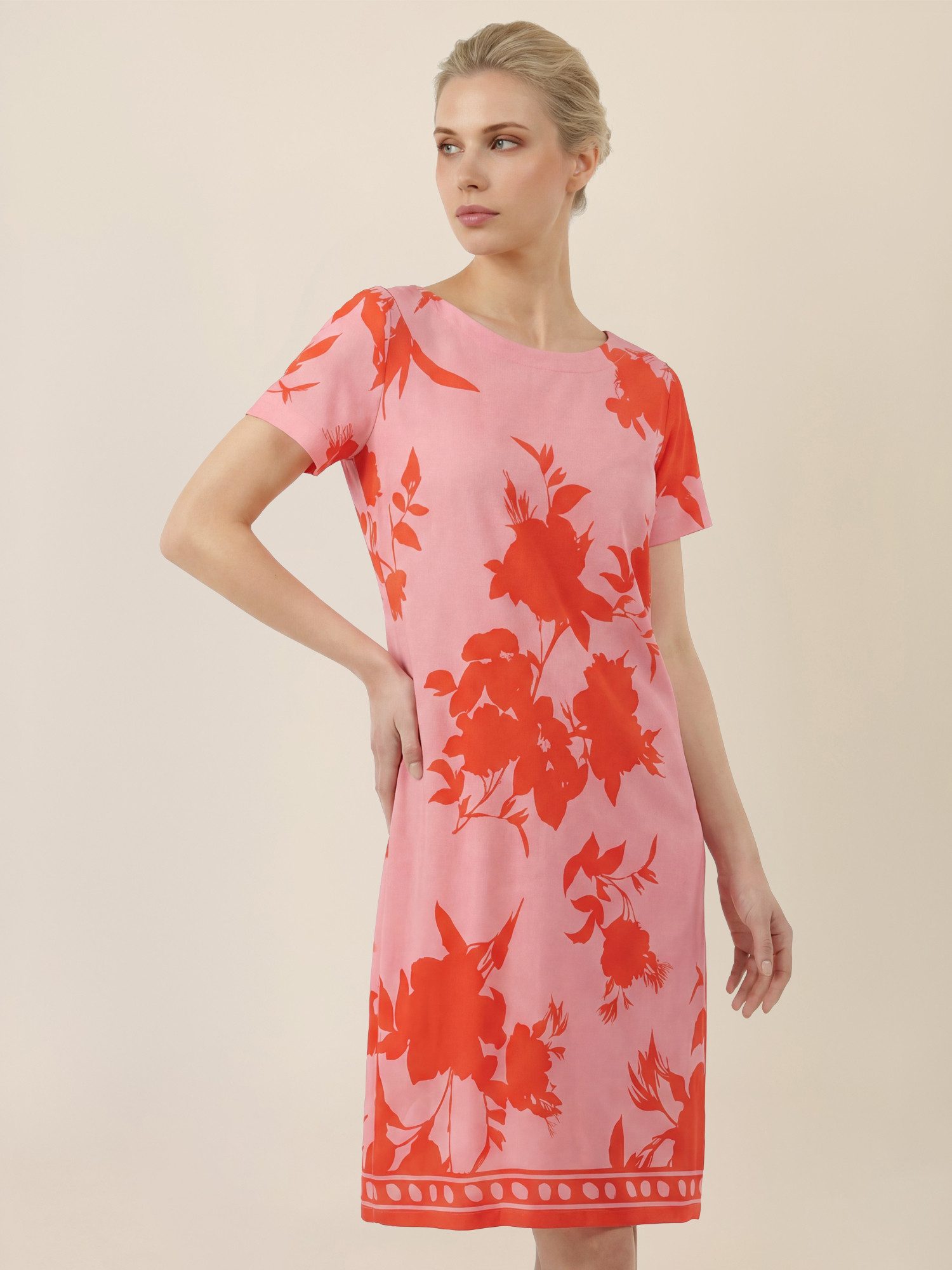 Apart Jerseykleid mit floralen Kontrasten