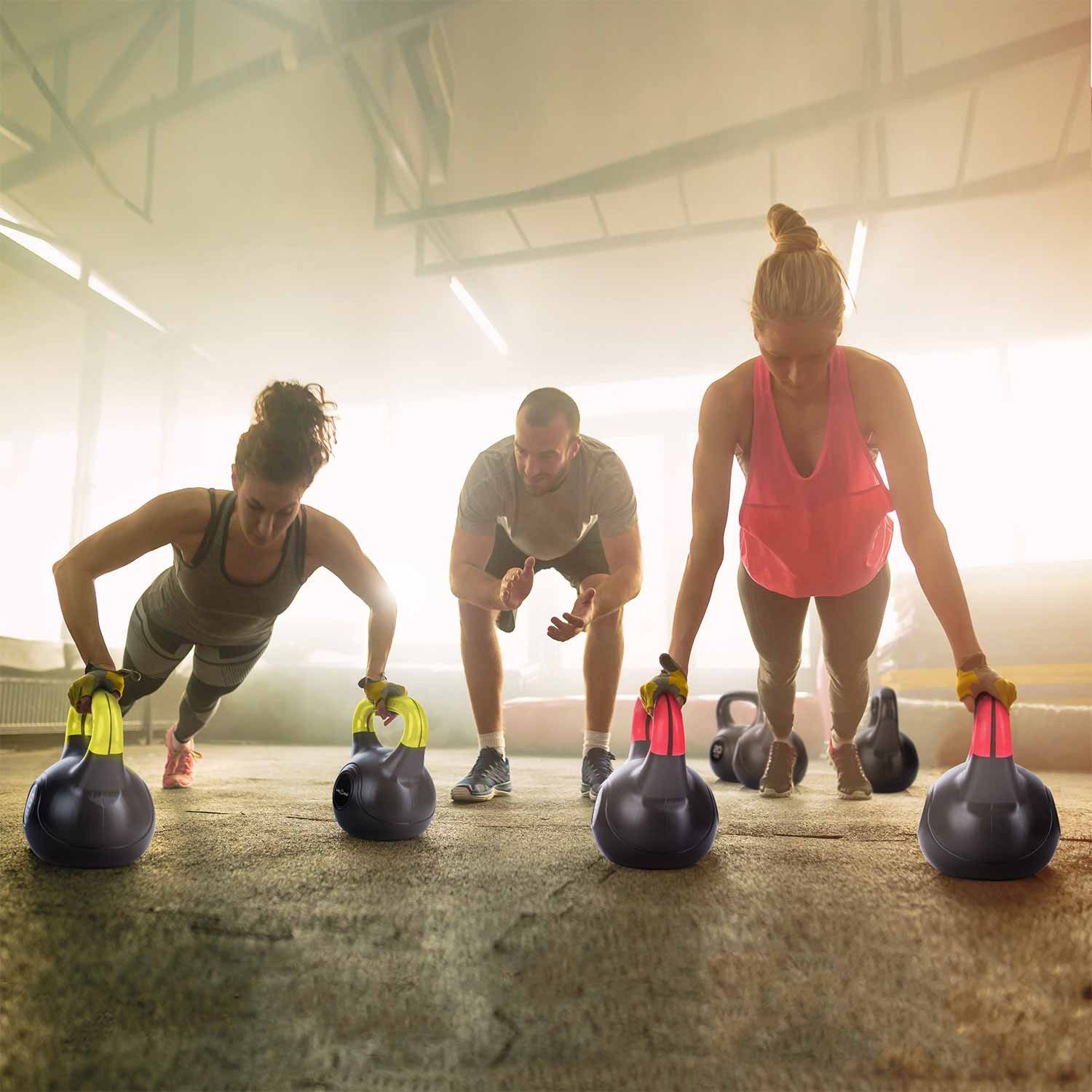 Body & Mind Kettlebell Body & Mind Kettlebell 2–20 kg – Profi Kettlebell mit Kunststoffmantel, (Profi Schwunghantel), Kraftraining Workout Gewicht (14 kg)